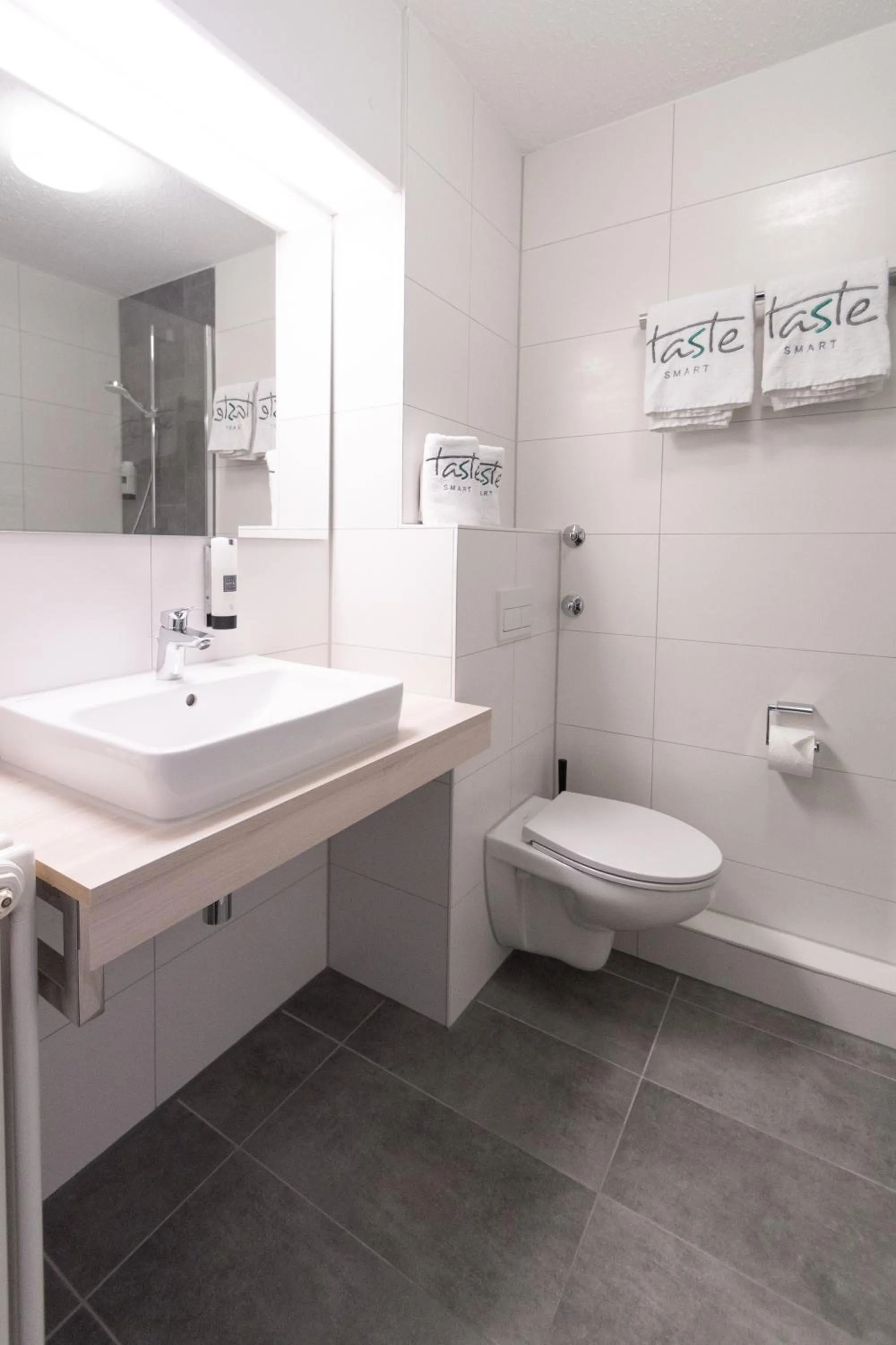 Bathroom in Taste Smart Hotel Lampertheim