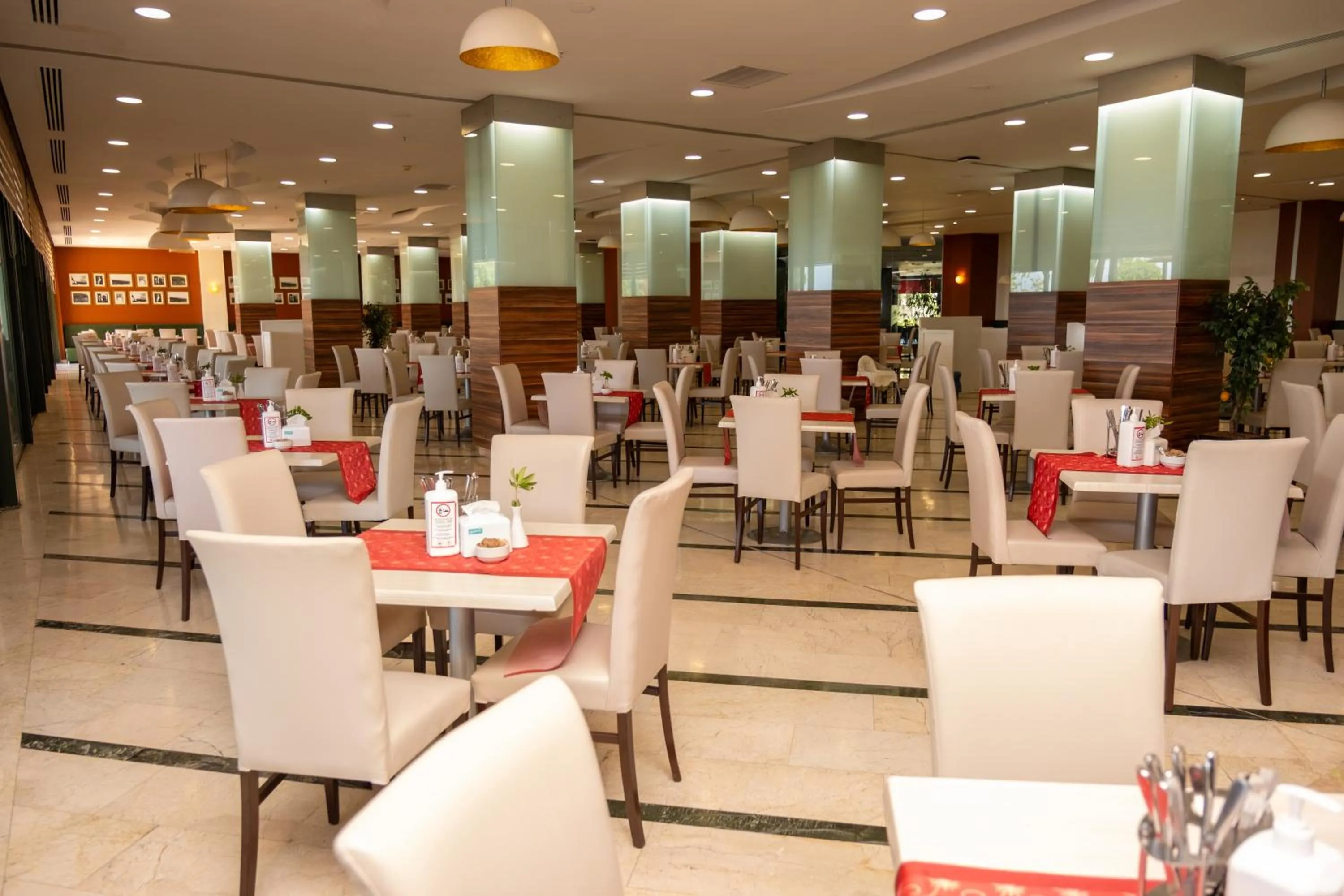 Restaurant/places to eat in AQI Pegasos Resort