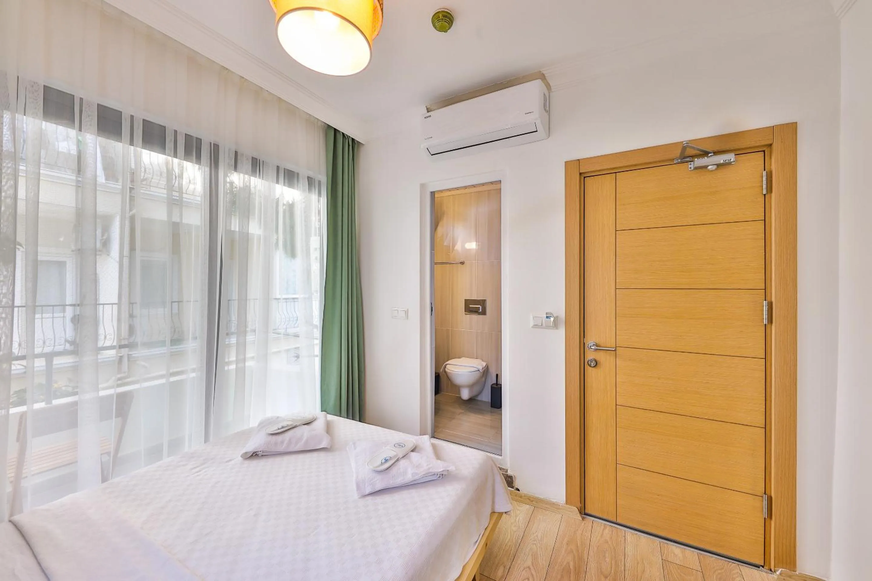 Photo of the whole room, Bed in Bahar Pansiyon