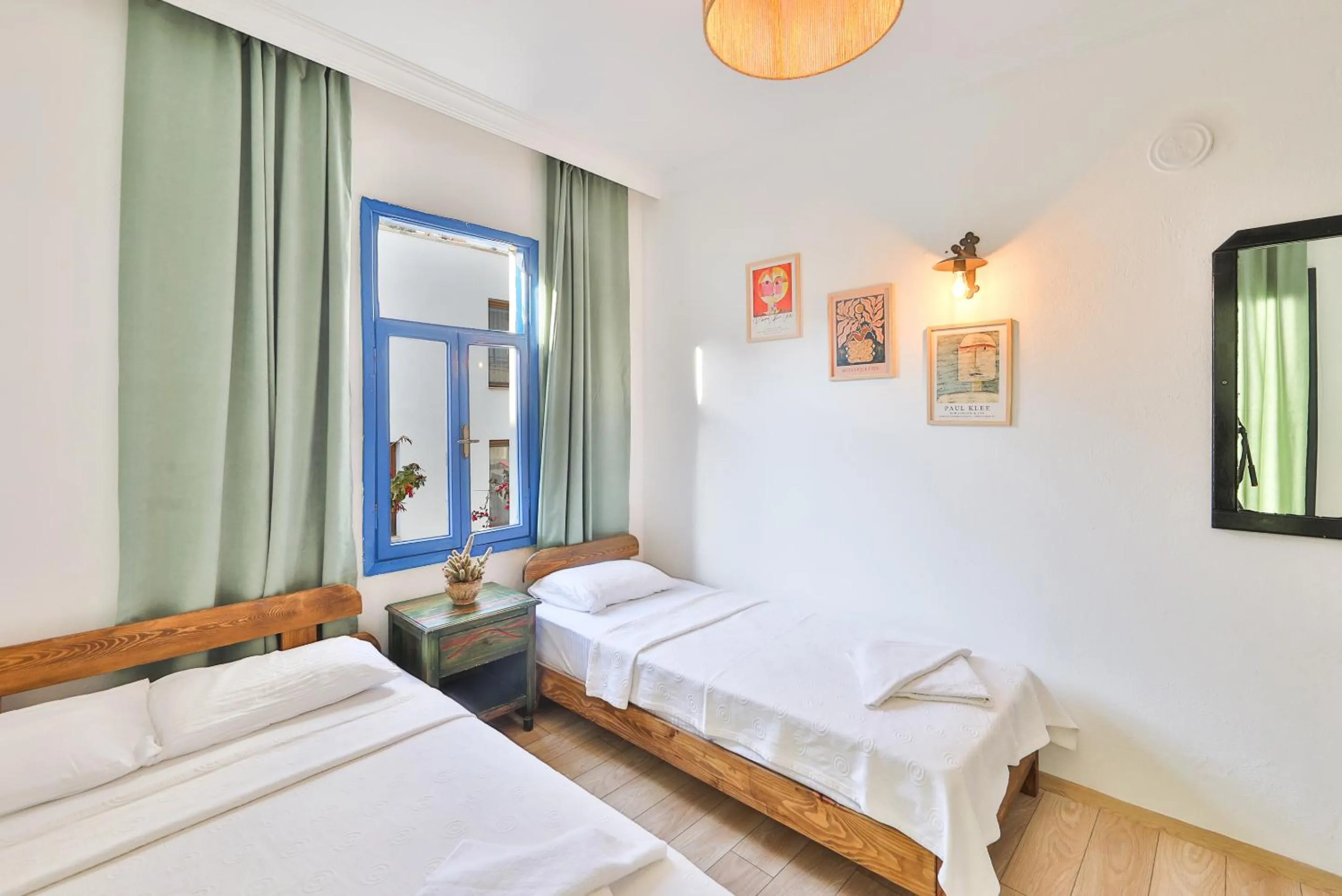 Photo of the whole room, Bed in Bahar Pansiyon