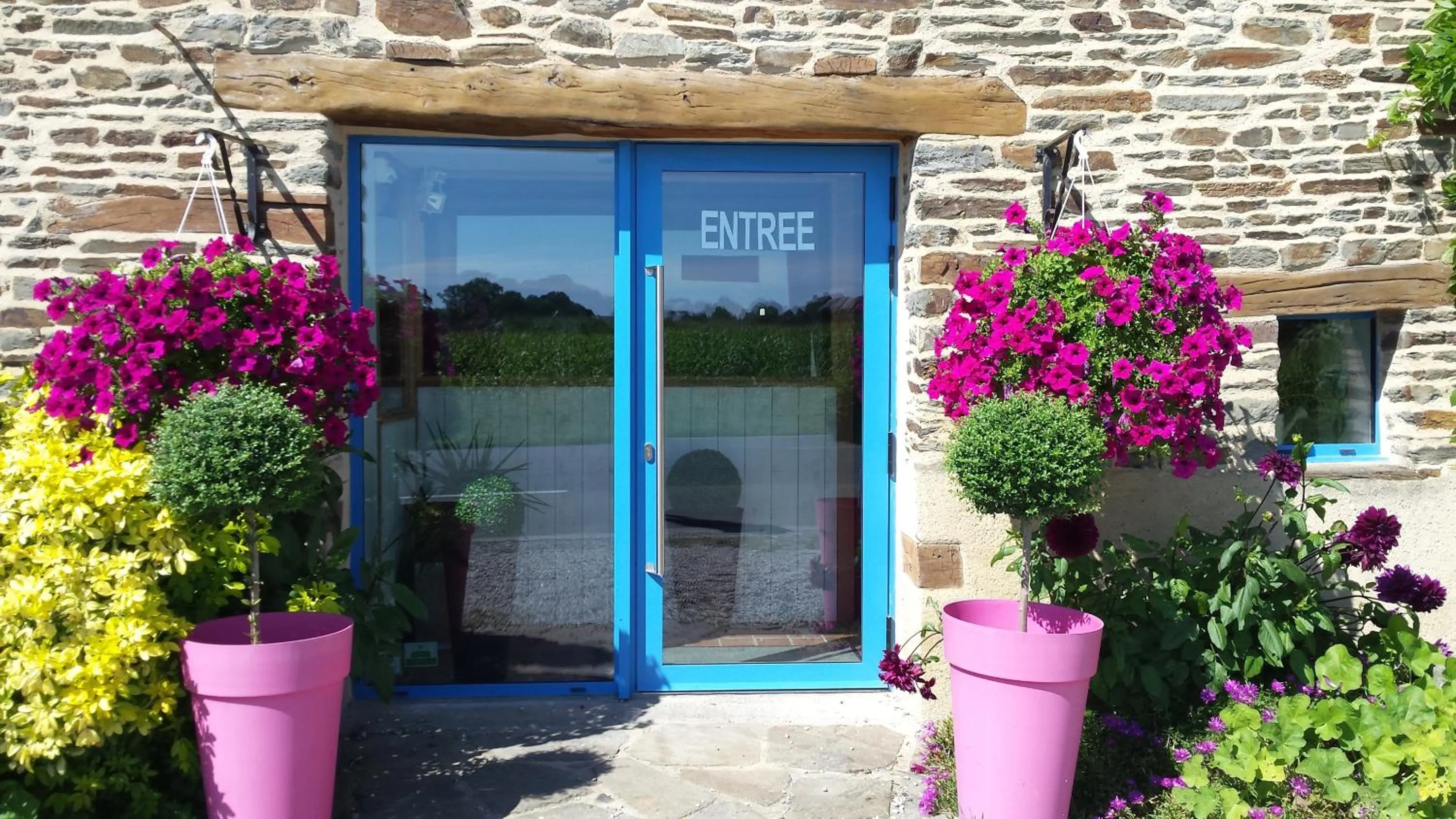 Facade/entrance in La Bastide du Moulin - Mont St Michel