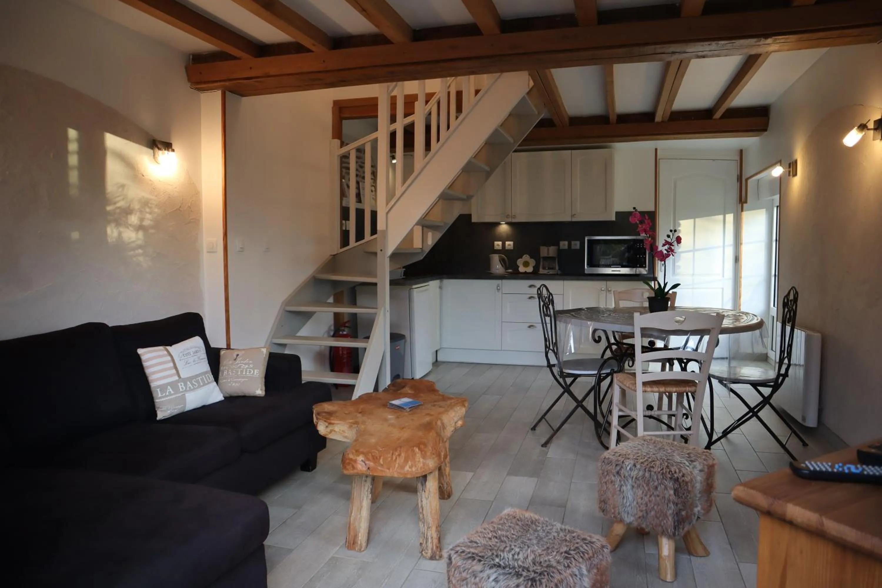 Living room in La Bastide du Moulin - Mont St Michel