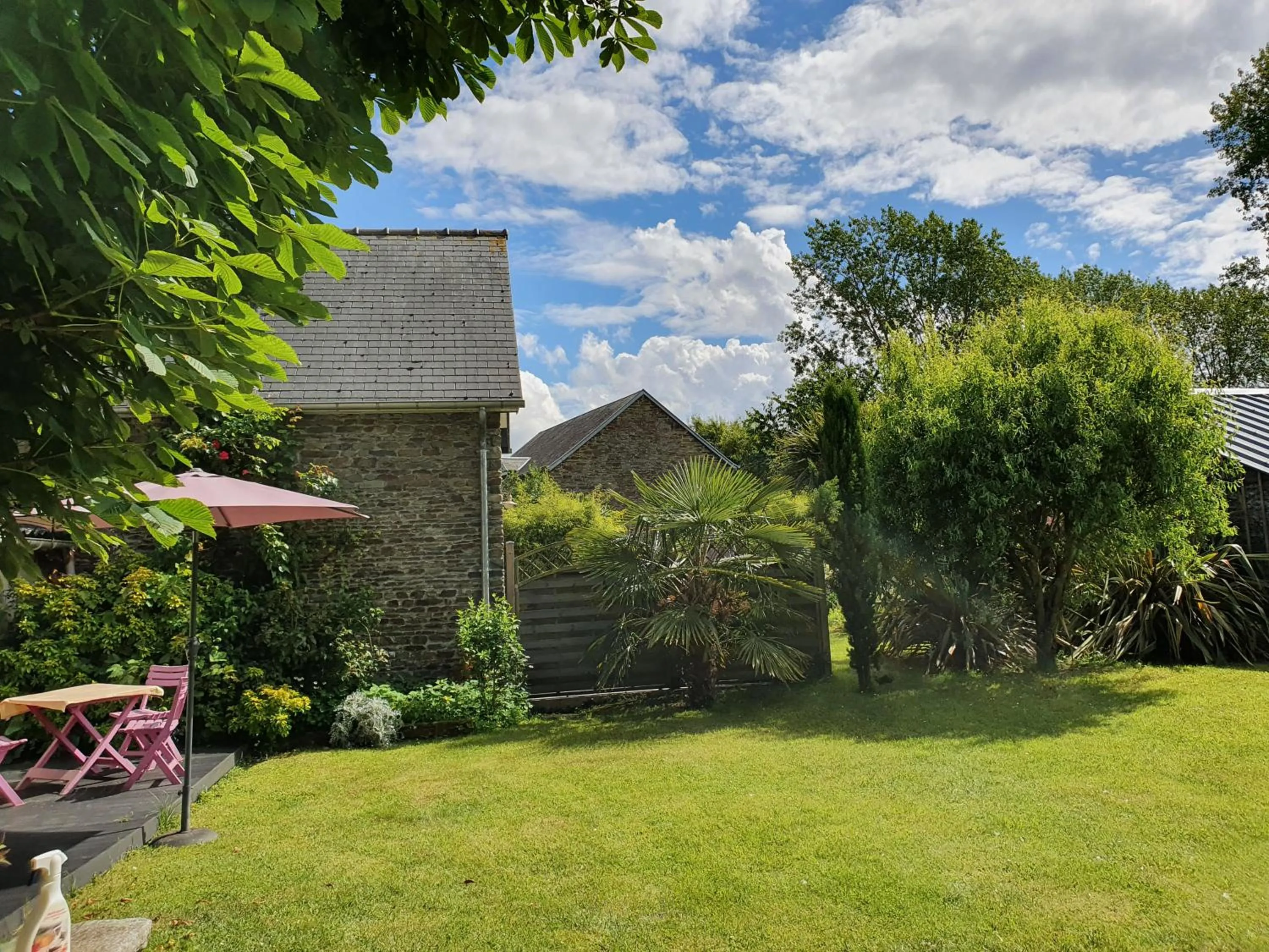 Garden in La Bastide du Moulin - Mont St Michel