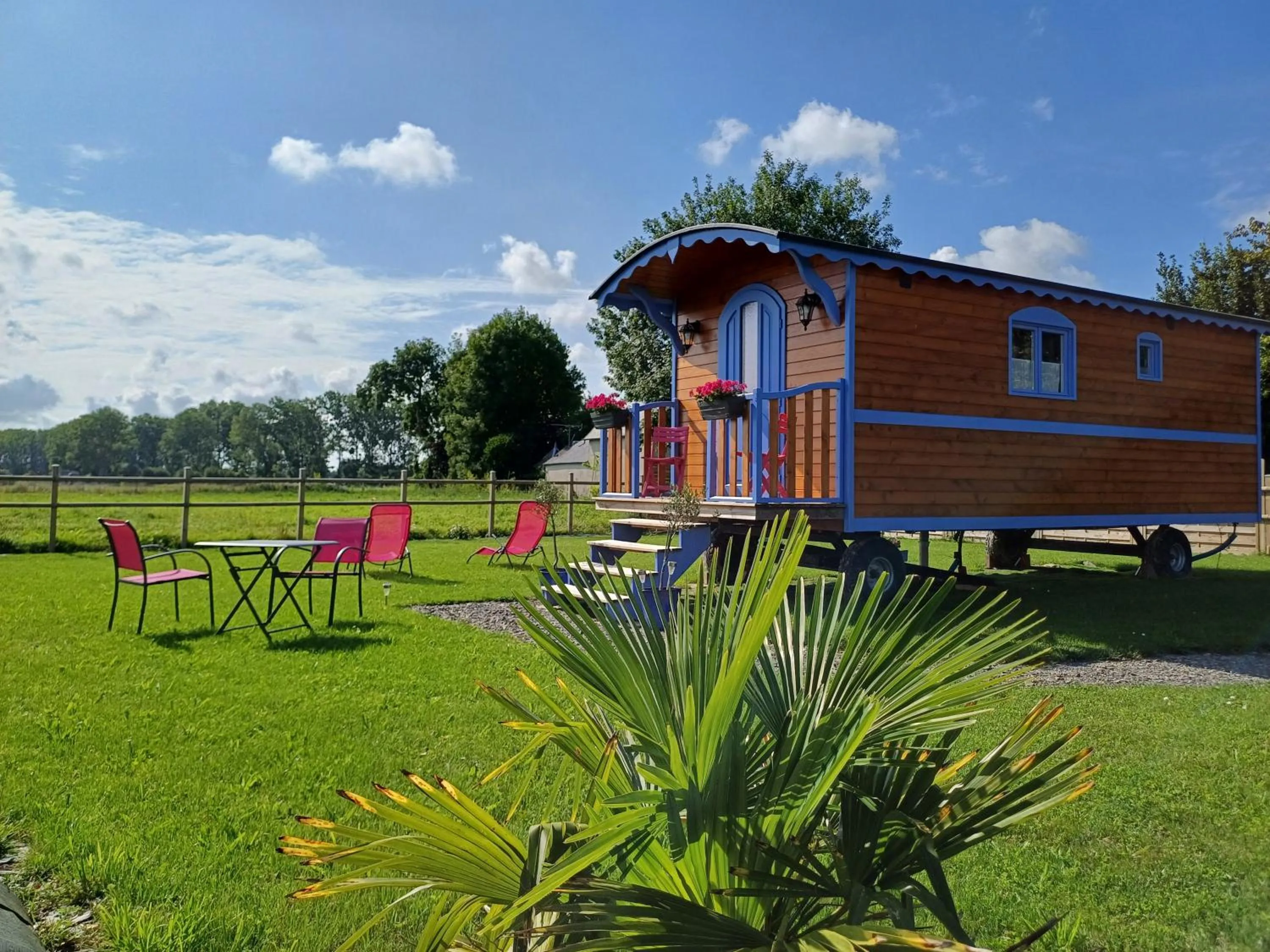 Patio in La Bastide du Moulin - Mont St Michel