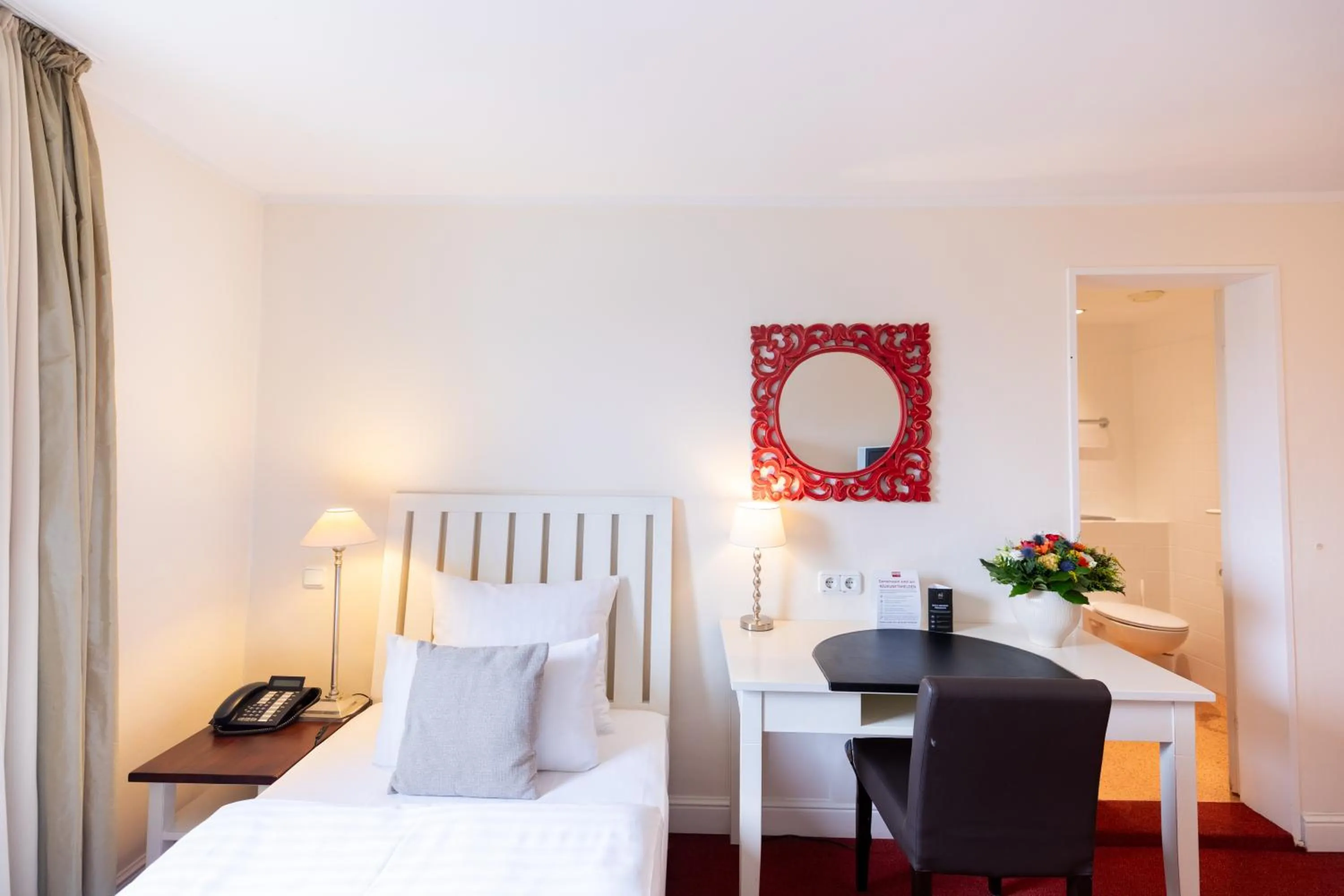 Bed in Hotel Bremer Haus