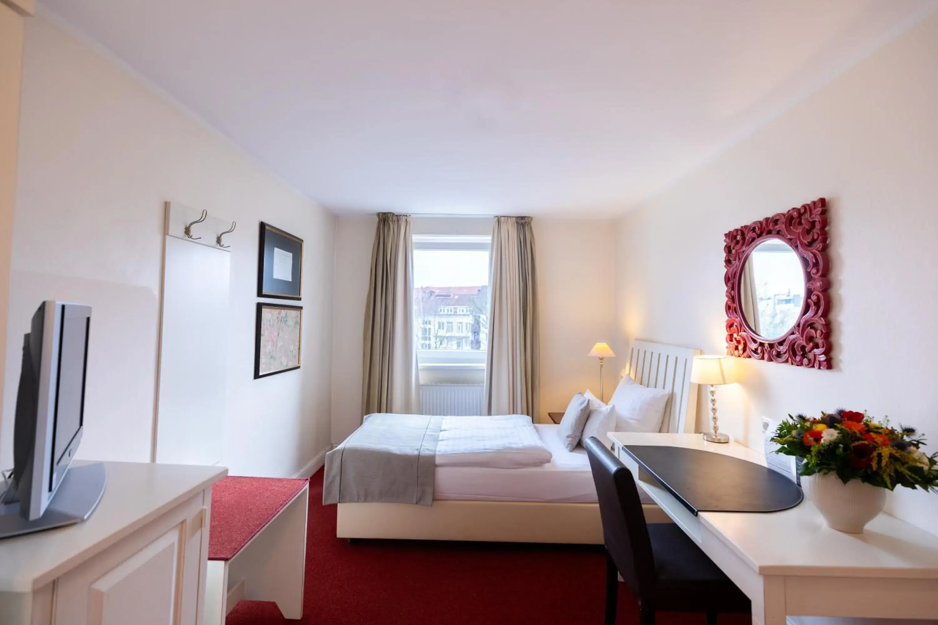 Economy Single Room in Hotel Bremer Haus Economy Single Room in Hotel Bremer Haus