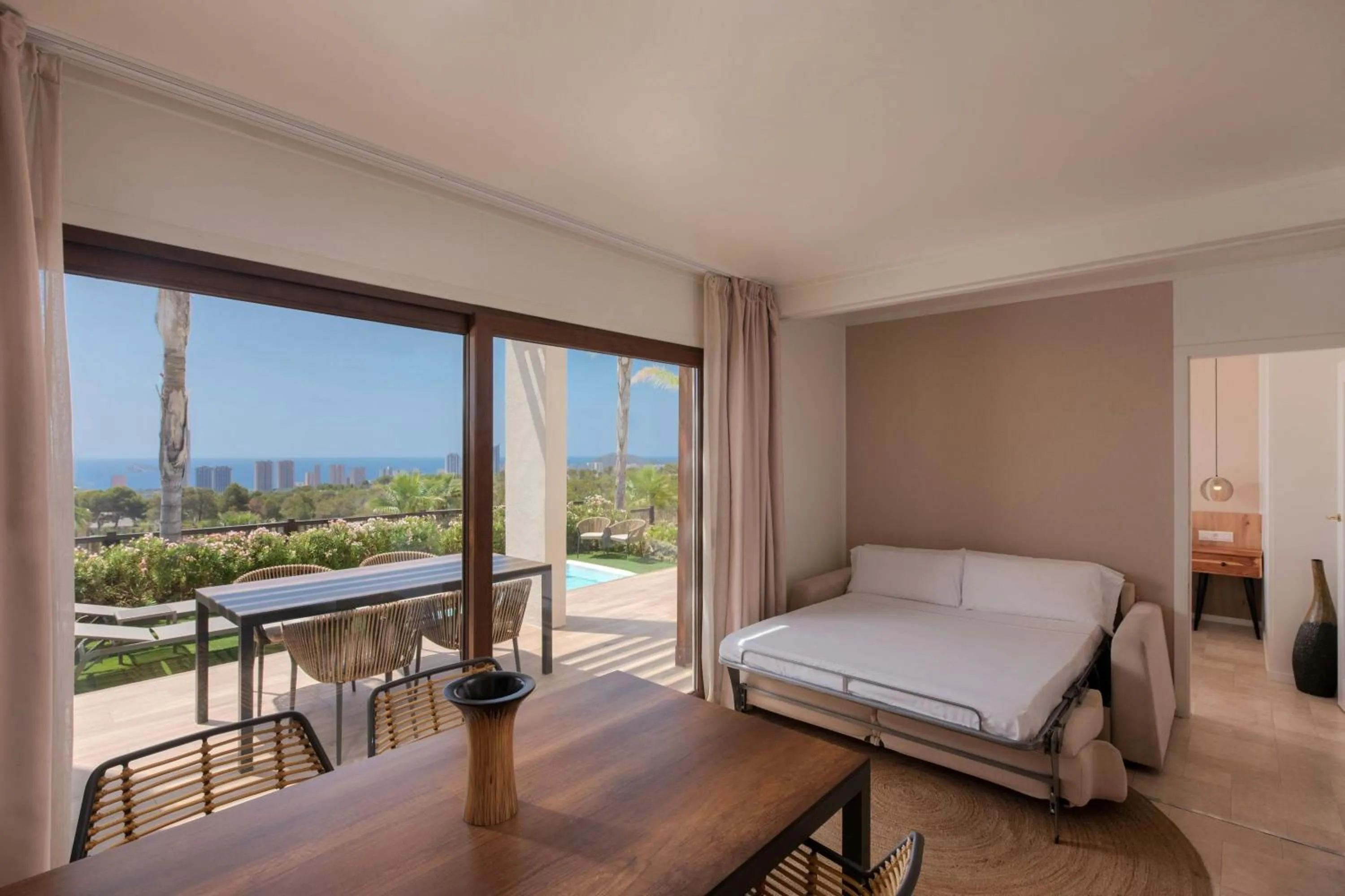 Swimming pool, Bed in Four Points by Sheraton Costa Blanca Villas