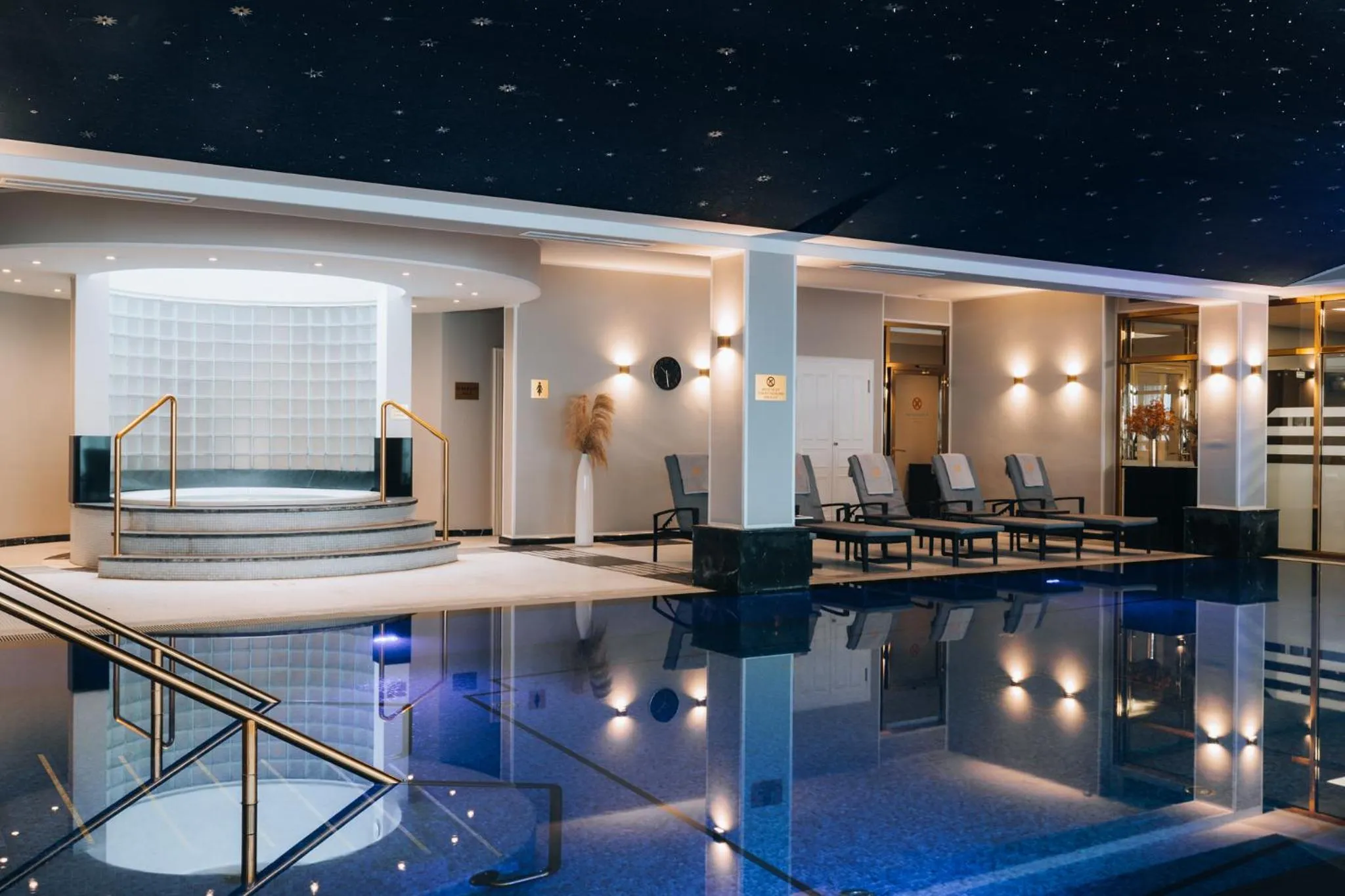 Swimming pool in Althoff Grandhotel Schloss Bensberg