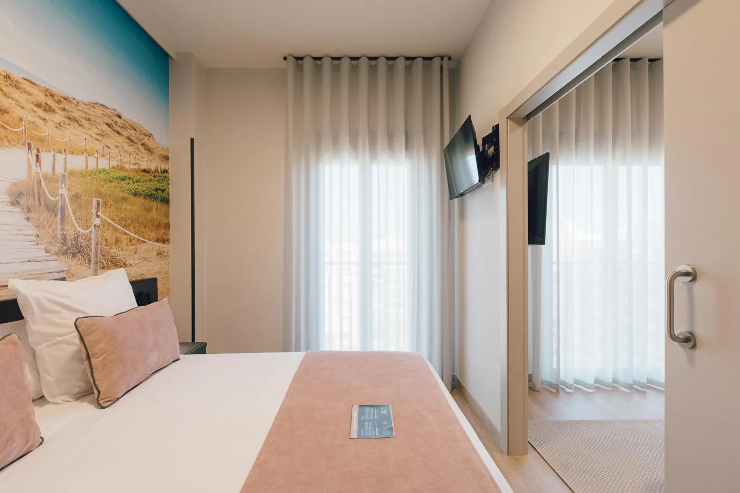 Bed in Palau Suites & Apartments