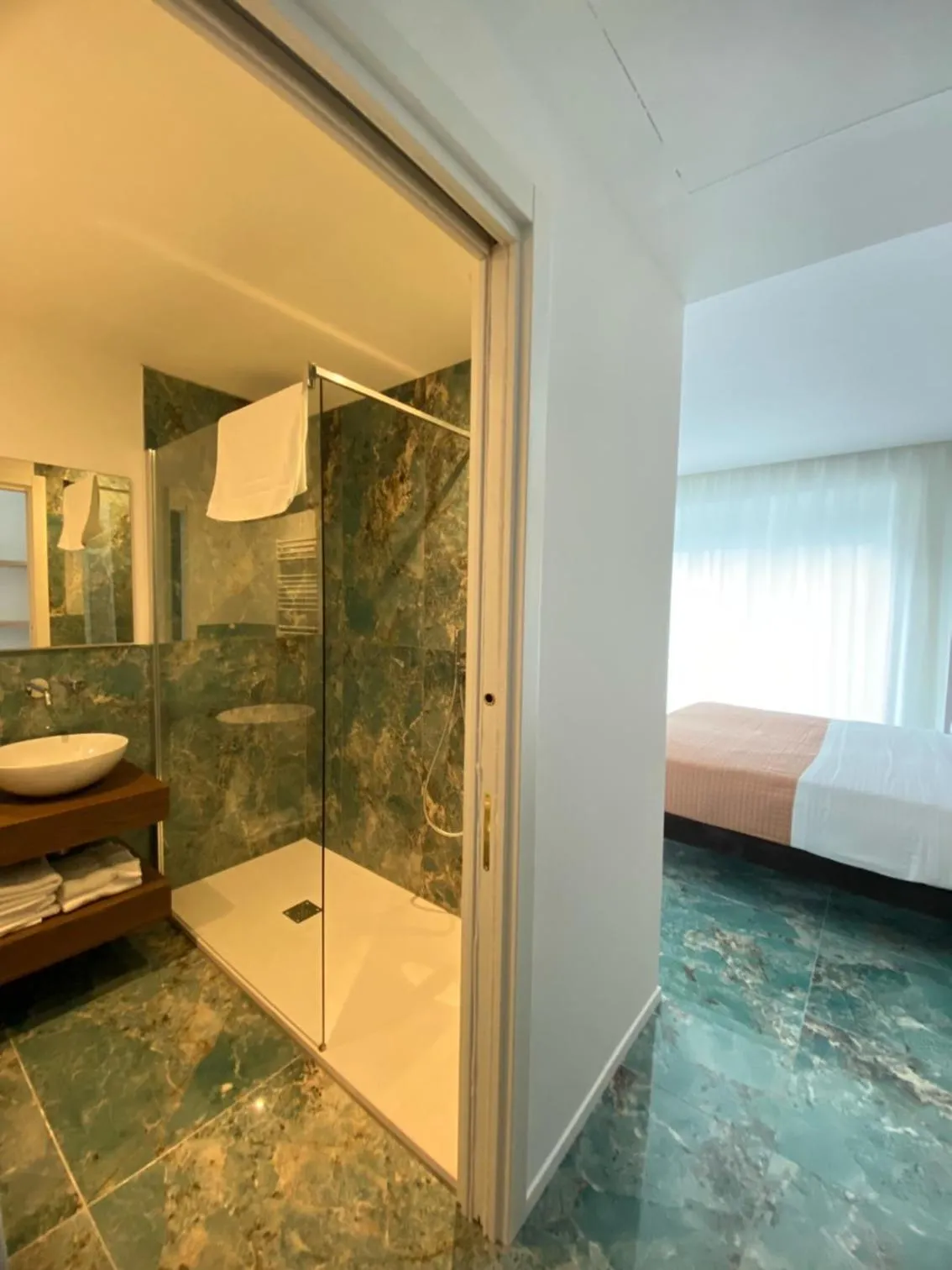 Bathroom, Bed in Le Stanze del Lago Lake View