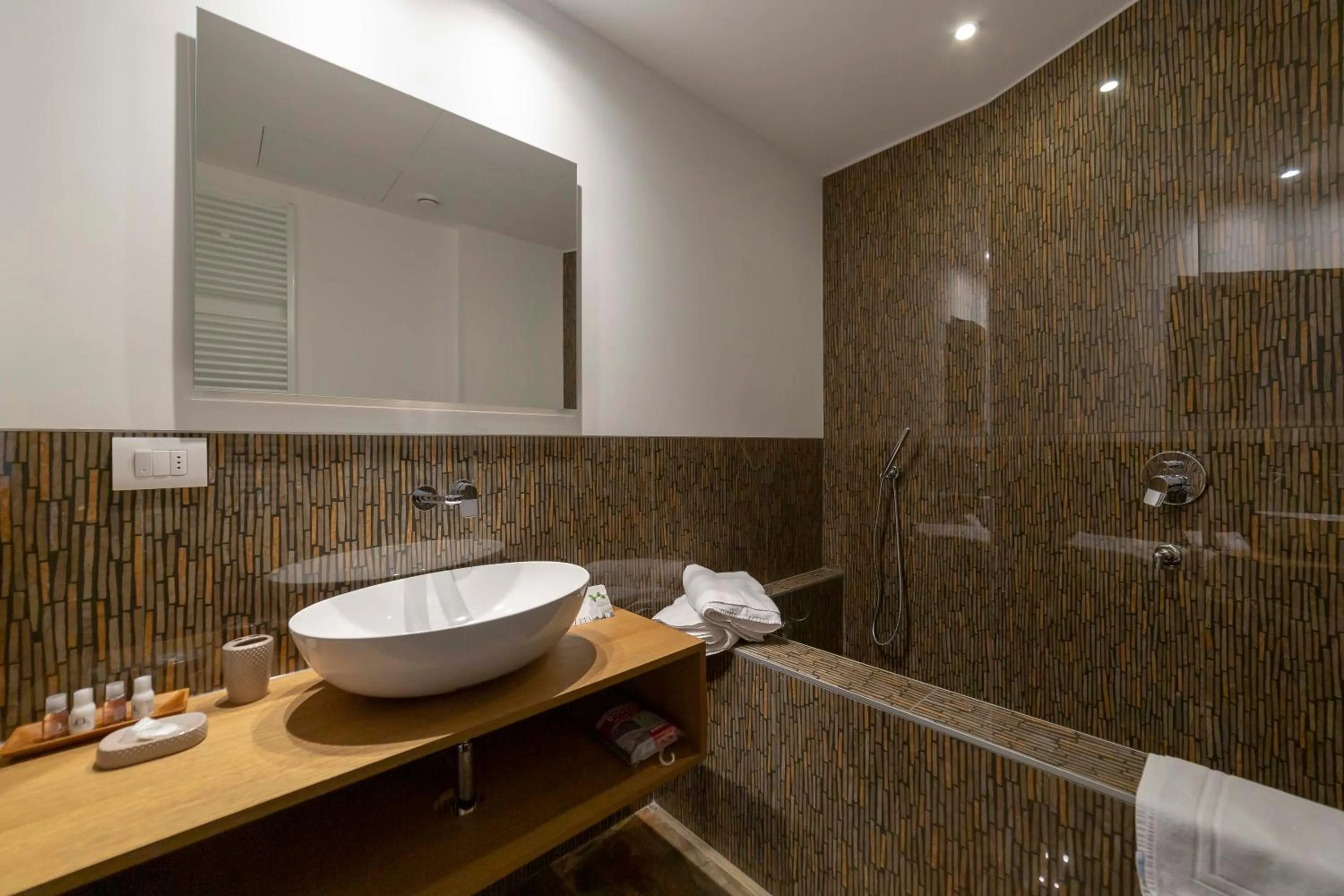 Bathroom in Le Stanze del Lago Lake View