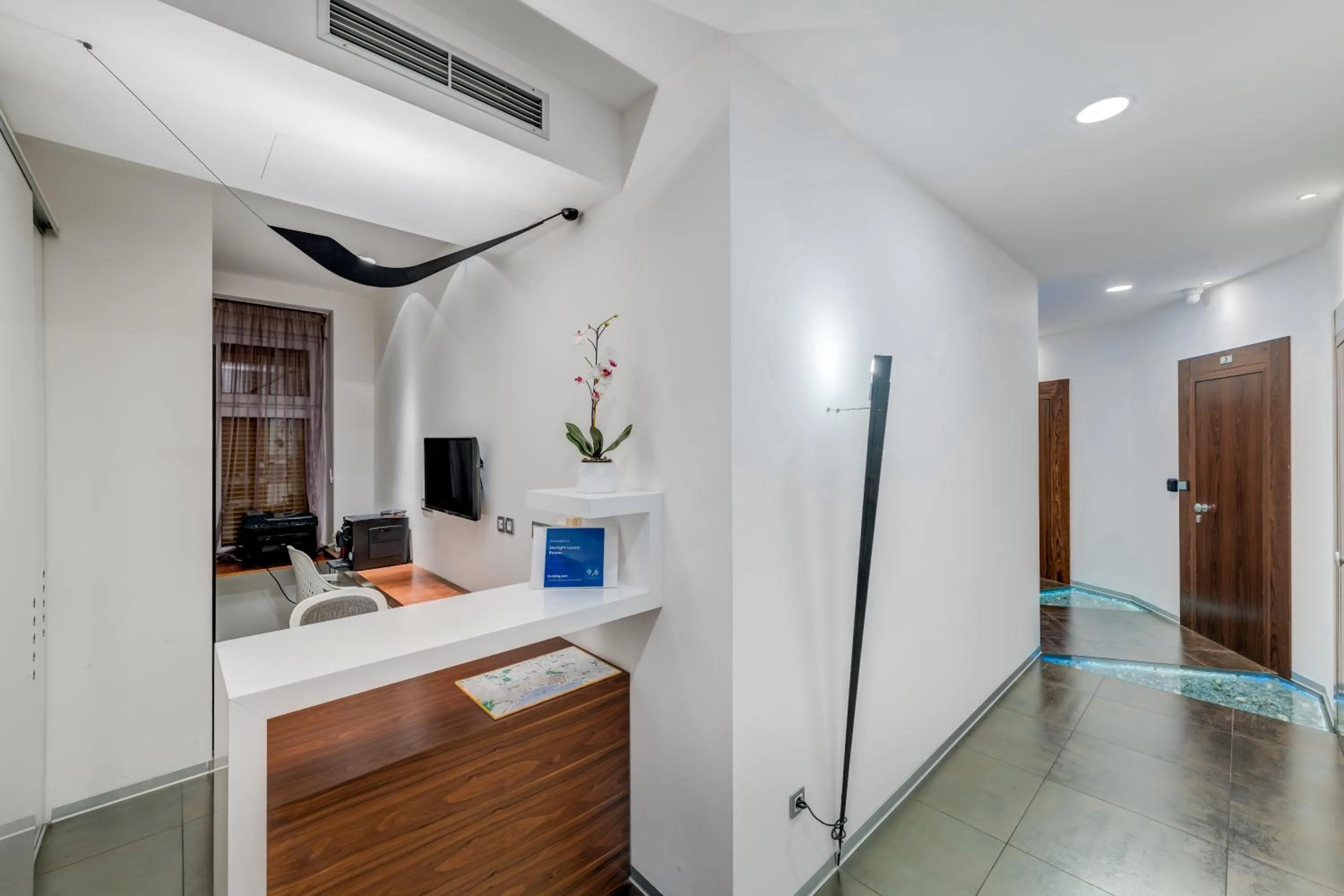 Lobby or reception in Starlight Luxury Rooms