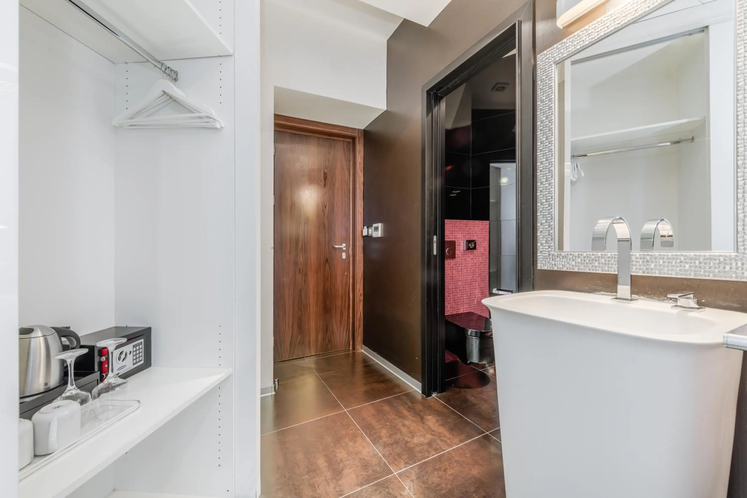 Bedroom in Starlight Luxury Rooms