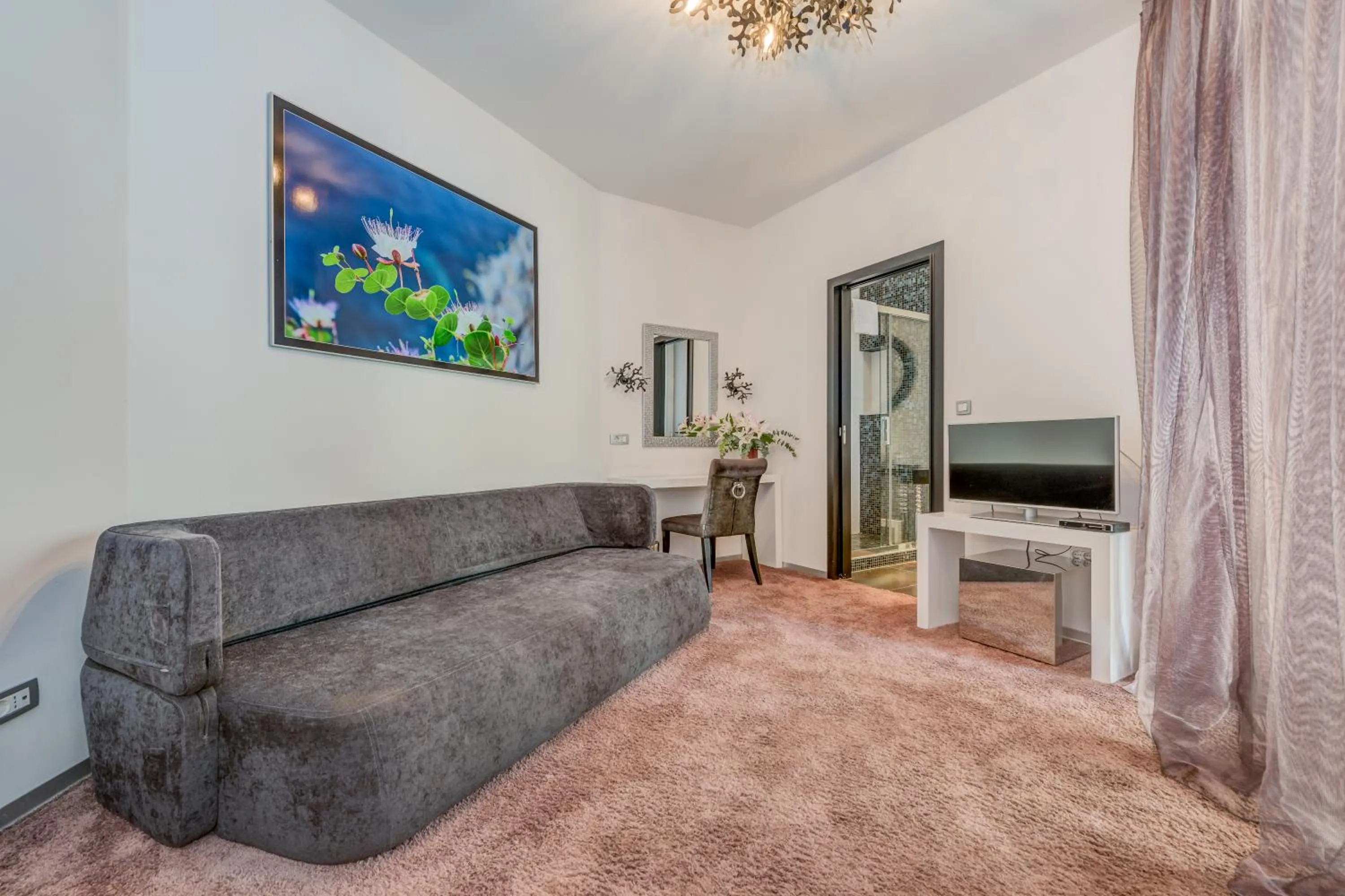 Seating area, Bed in Starlight Luxury Rooms