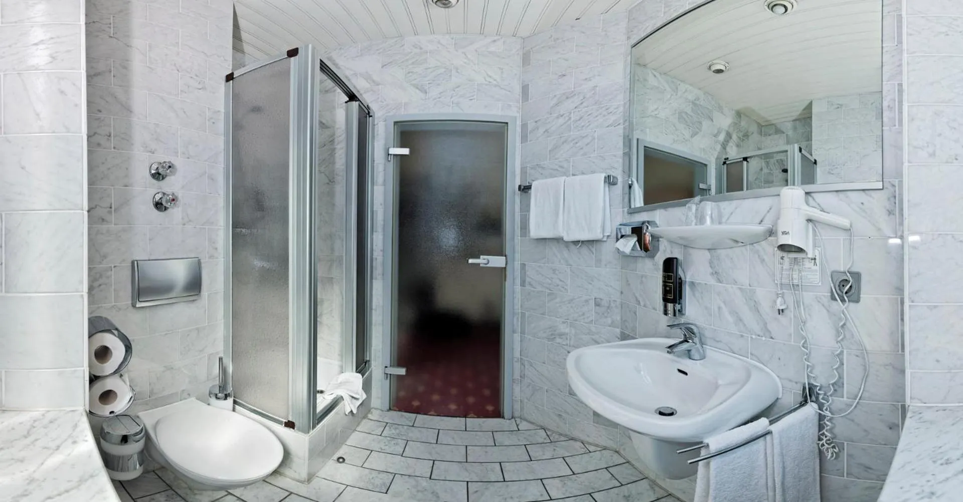 Bathroom in Hotel Kronprinz Garni