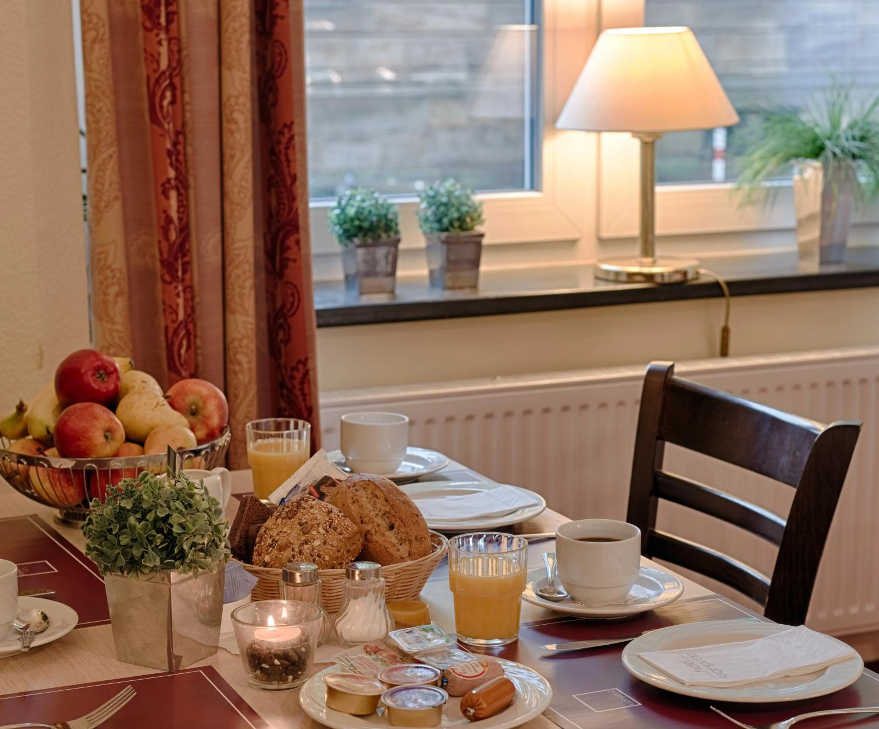 Restaurant/places to eat in Hotel Kronprinz Garni