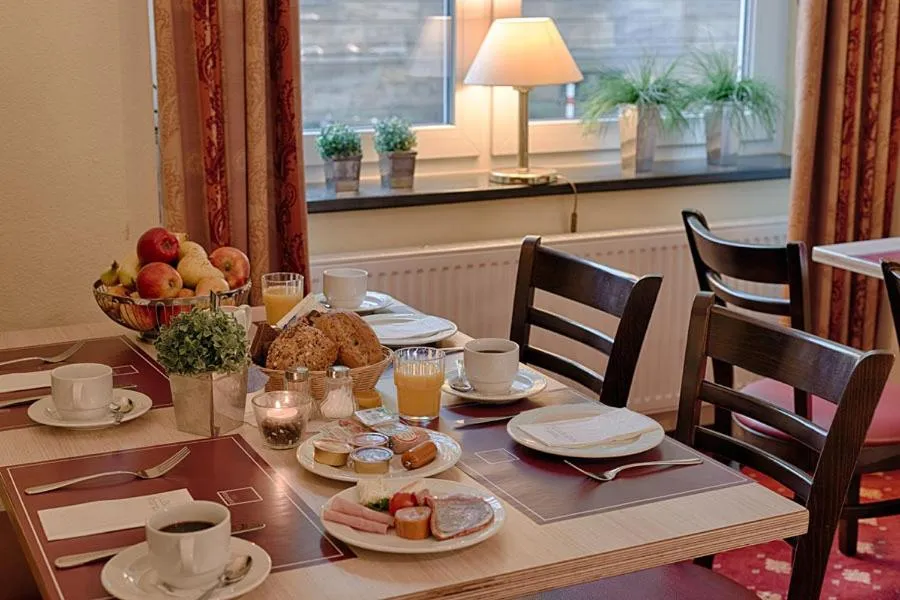 Restaurant/places to eat in Hotel Kronprinz Garni