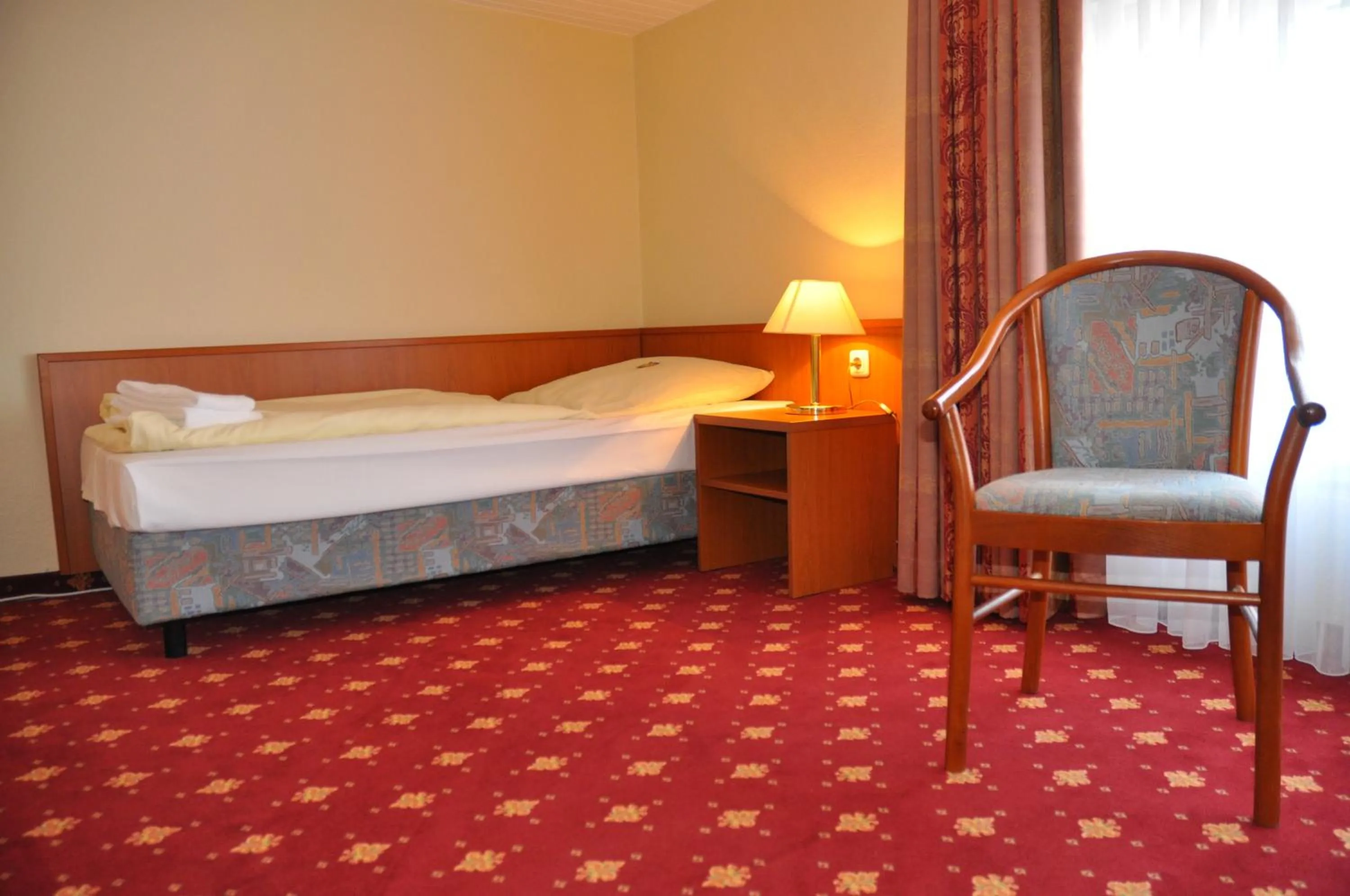 Photo of the whole room, Bed in Hotel Kronprinz Garni