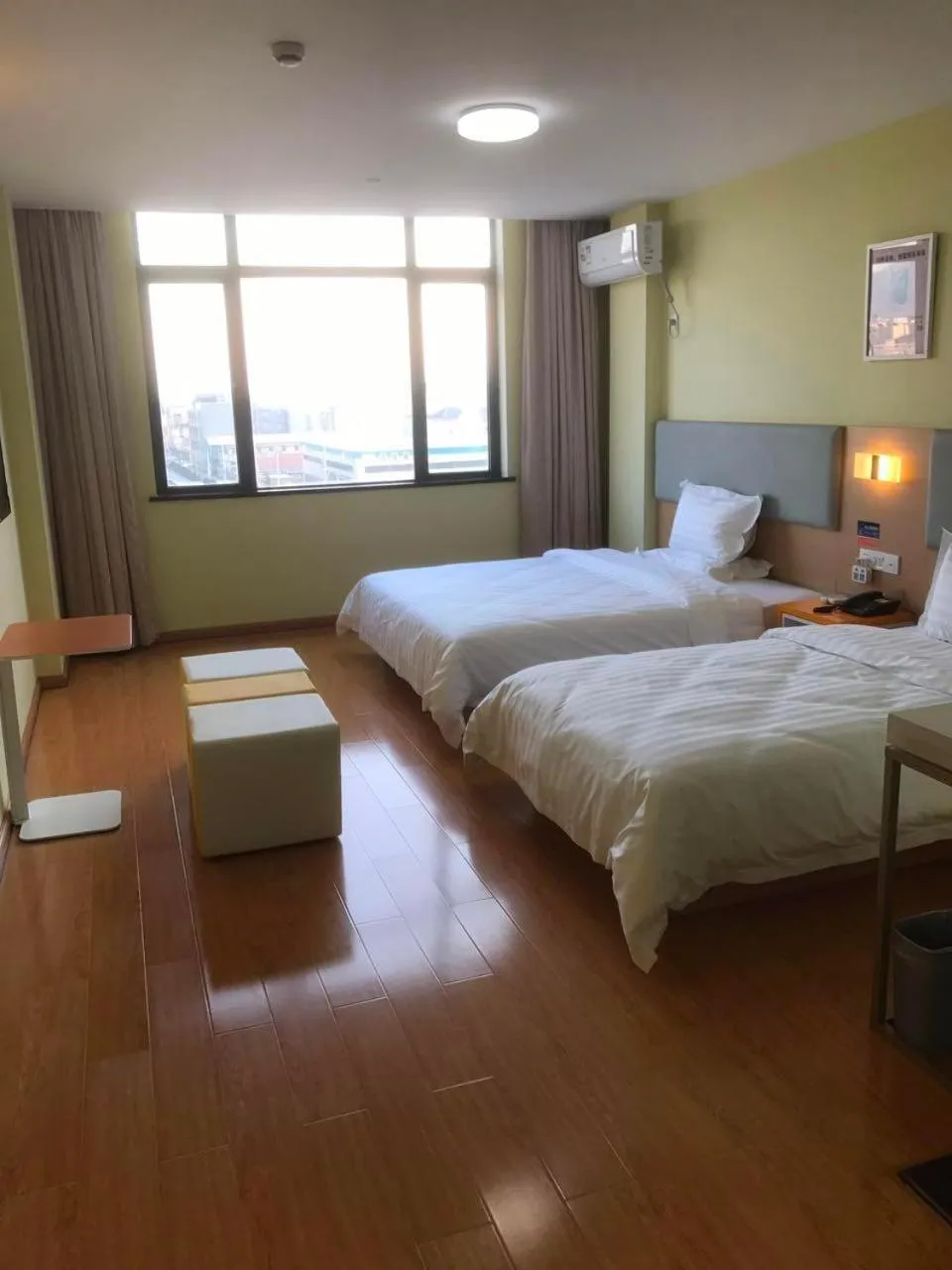 Bed in 7 Days Inn (Hangzhou Xiaoshan Airport West Gate)