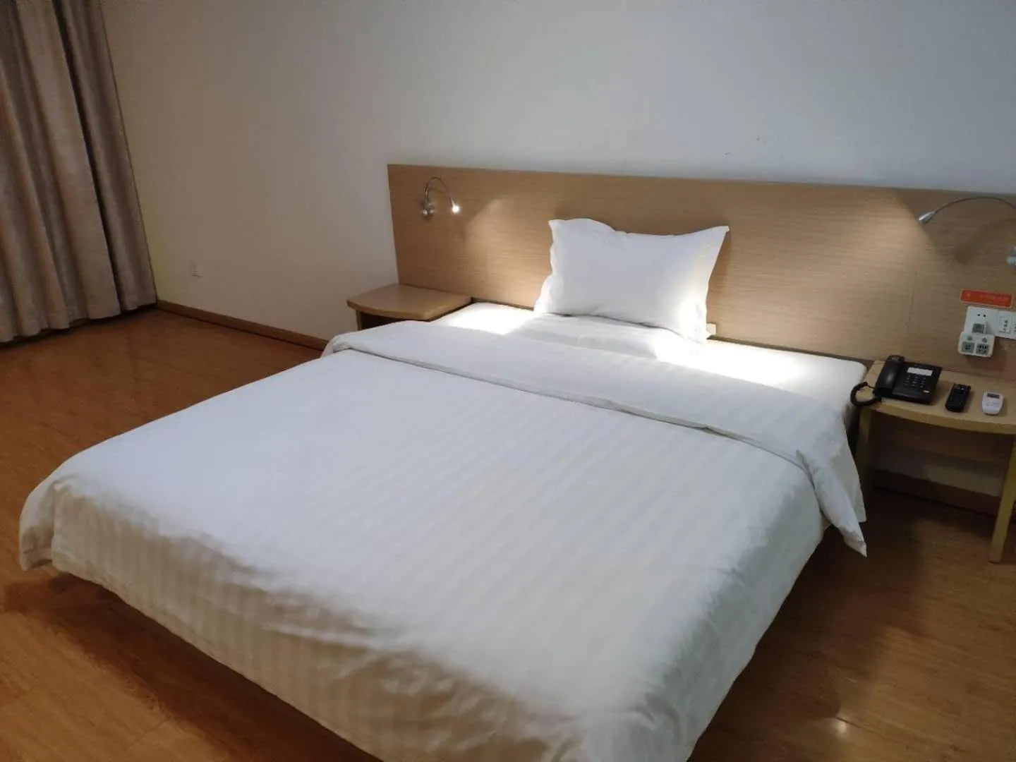 Bed in 7 Days Inn (Hangzhou Xiaoshan Airport West Gate)