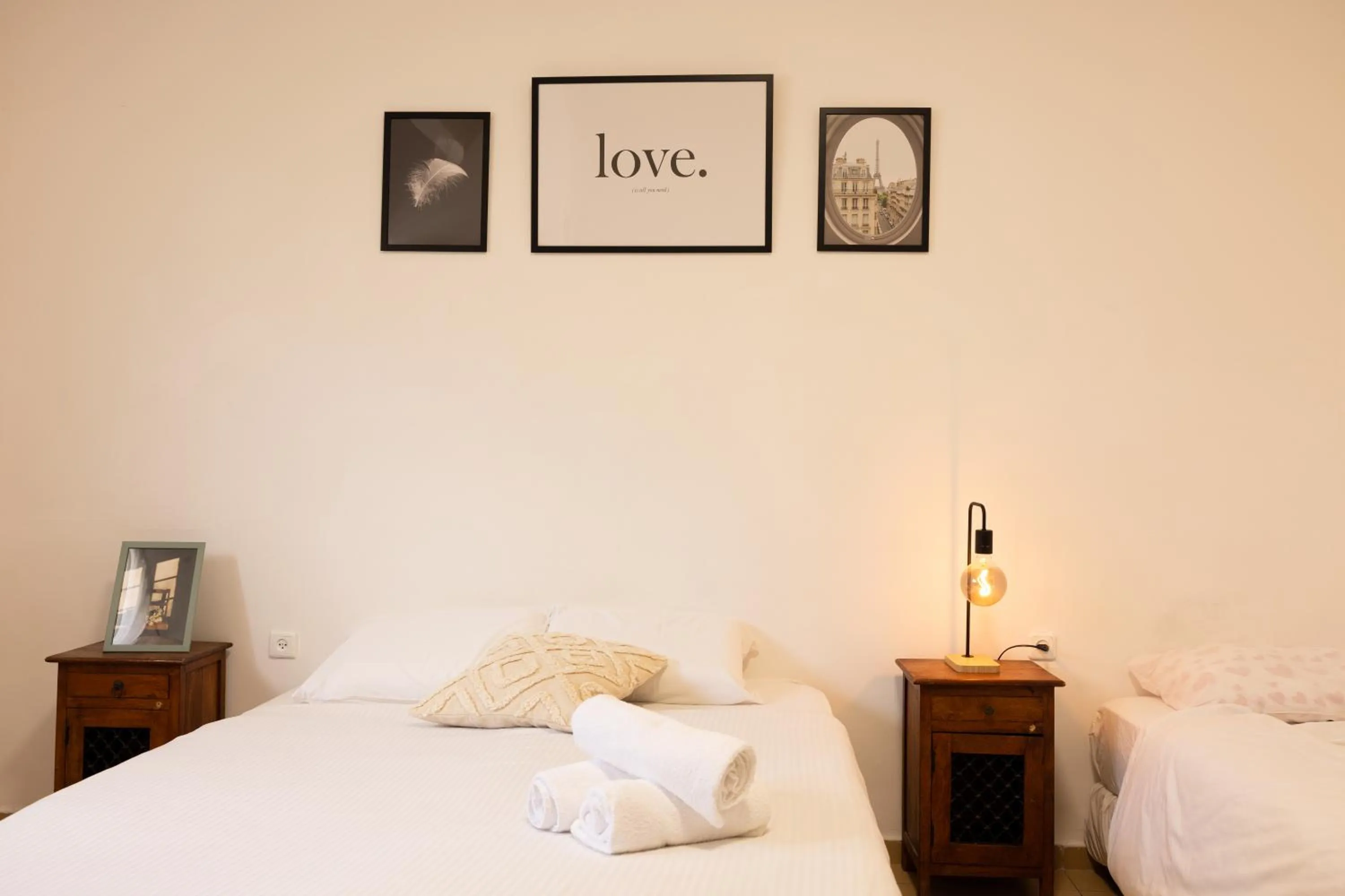 Living room, Bed in City Center Apartments