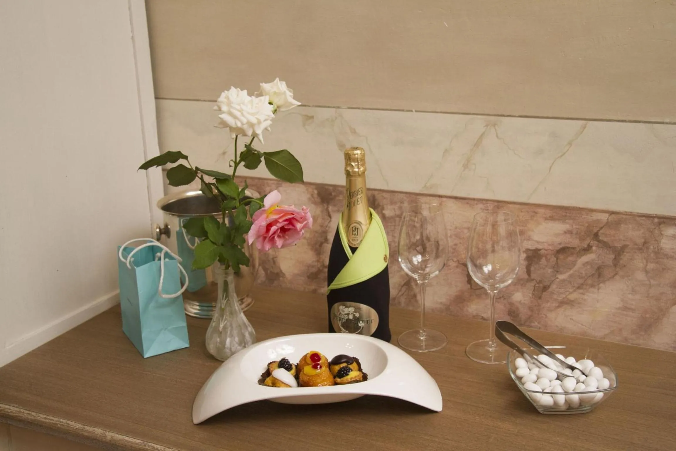 Decorative detail in Cortona Suite