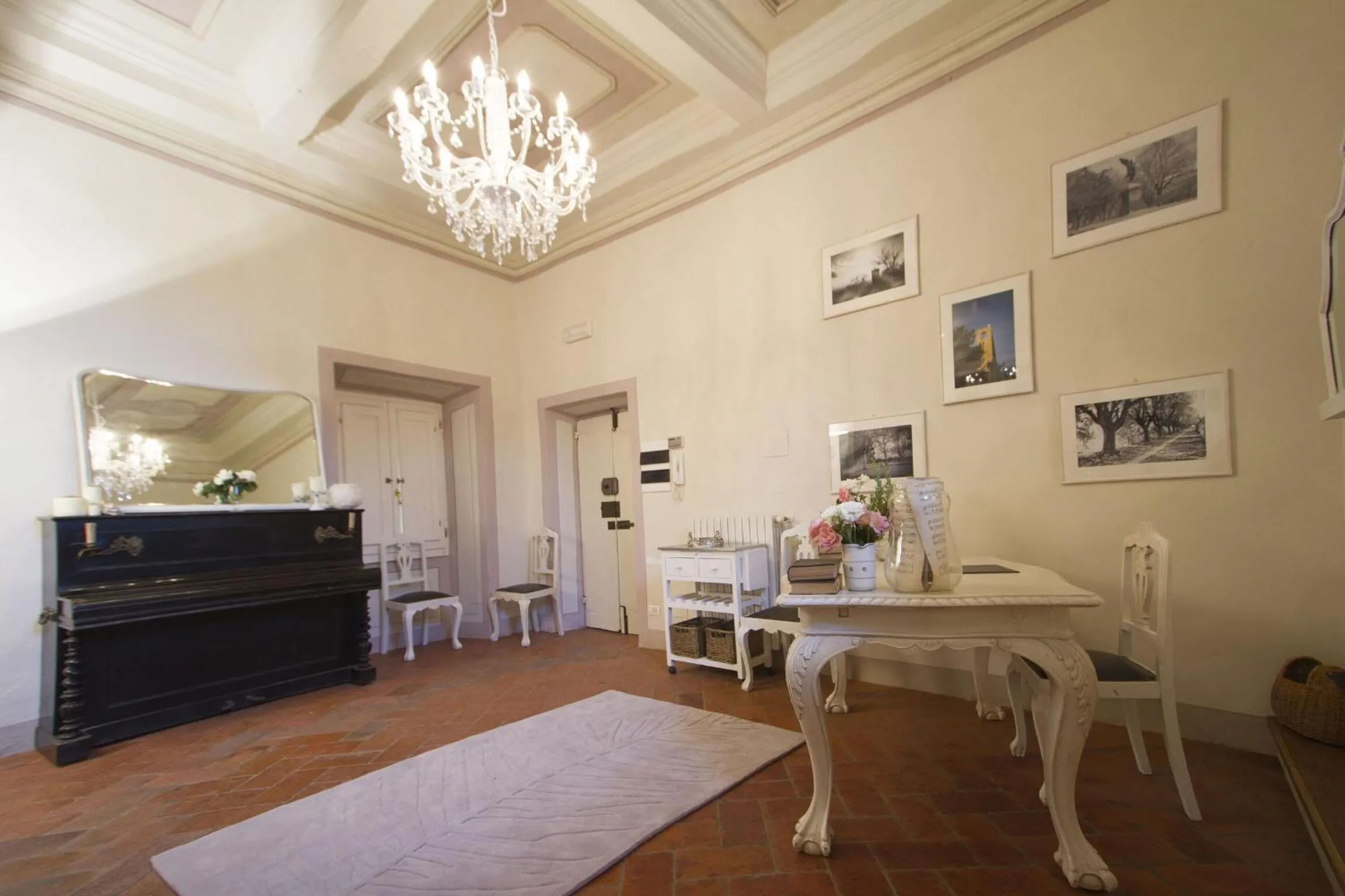 Living room in Cortona Suite