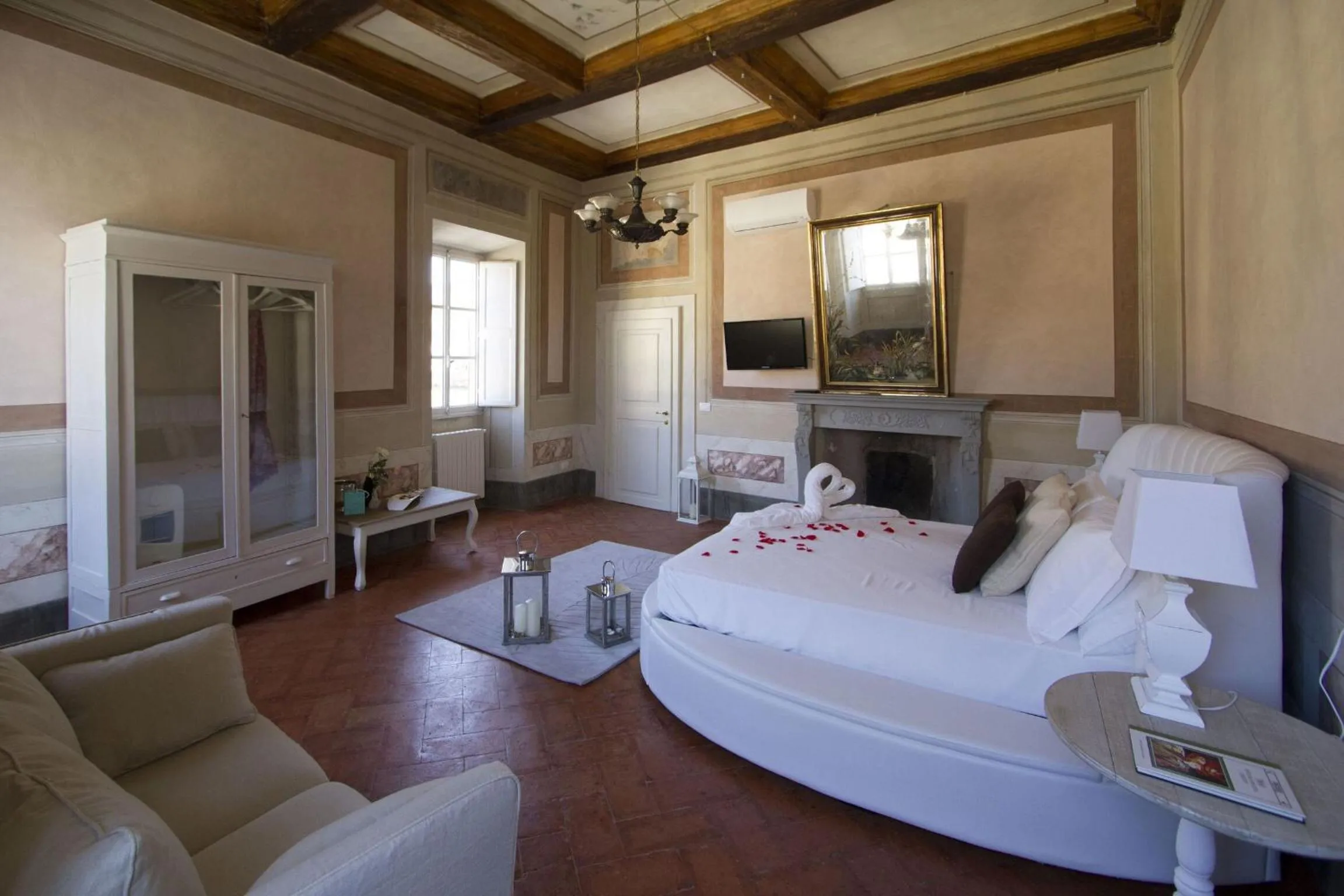 Bedroom in Cortona Suite
