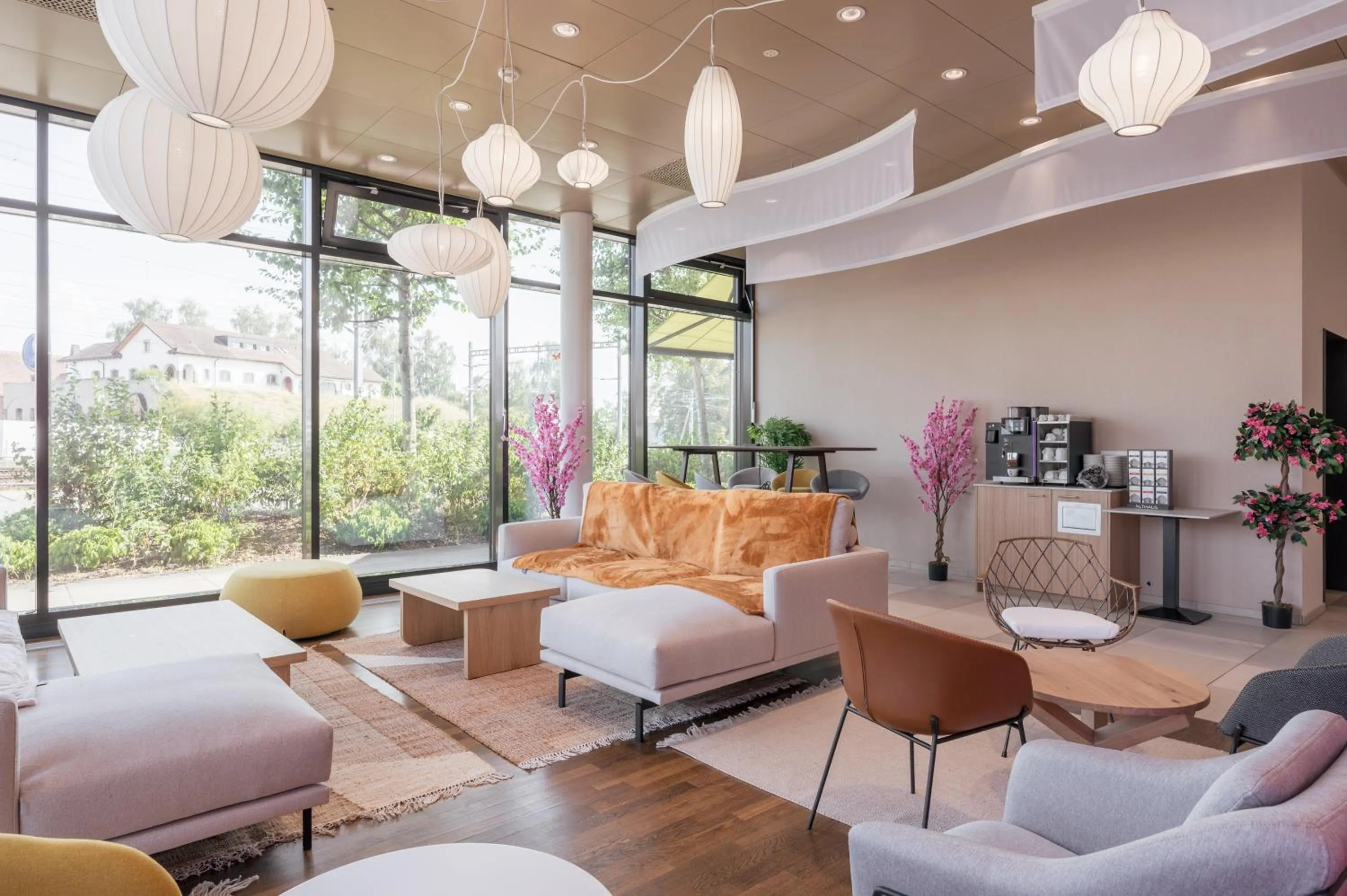 Communal lounge/ TV room in prizeotel Affoltern Am Albis