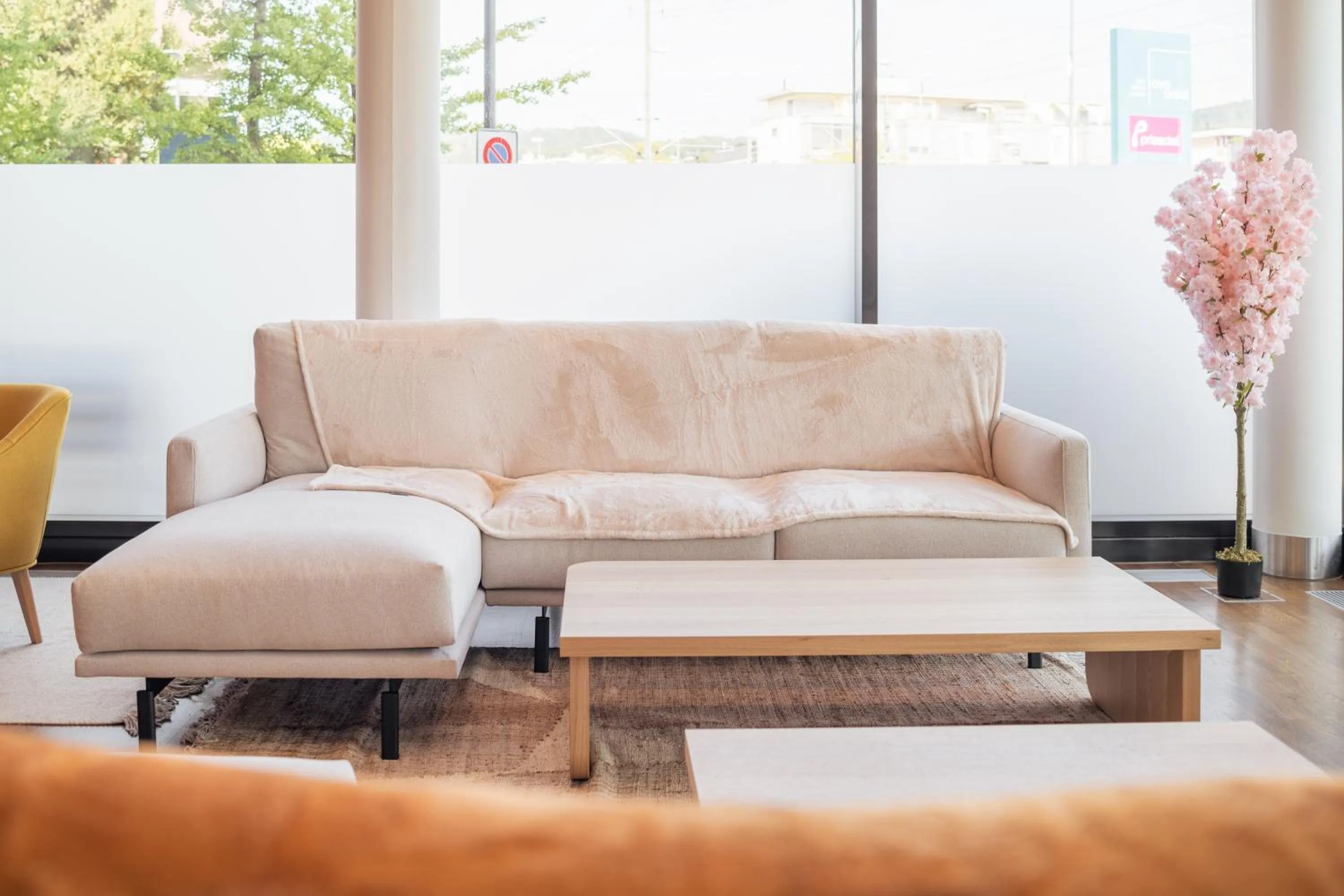 Communal lounge/ TV room in prizeotel Affoltern Am Albis