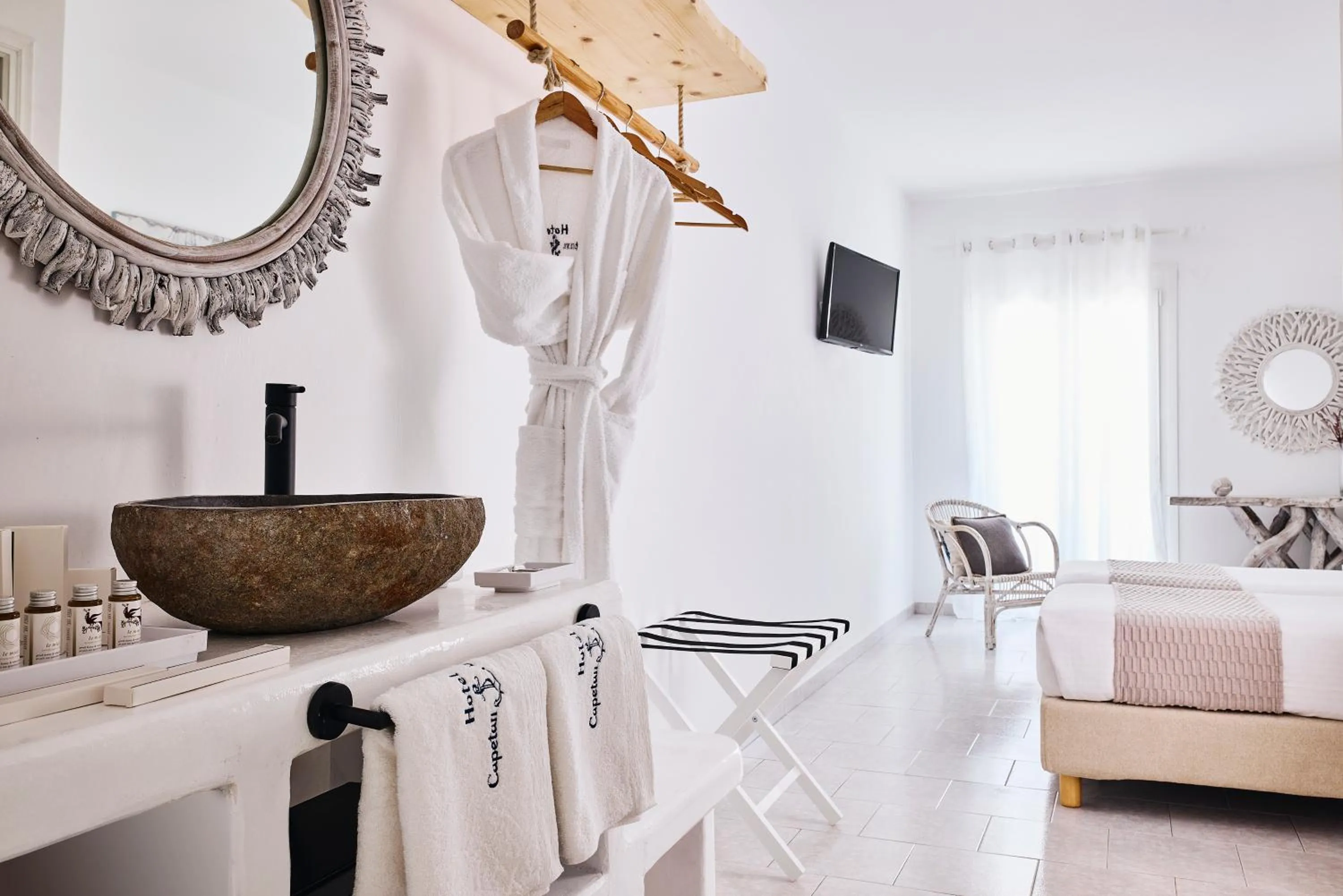 Bathroom, Bed in Capetan Giorgantas