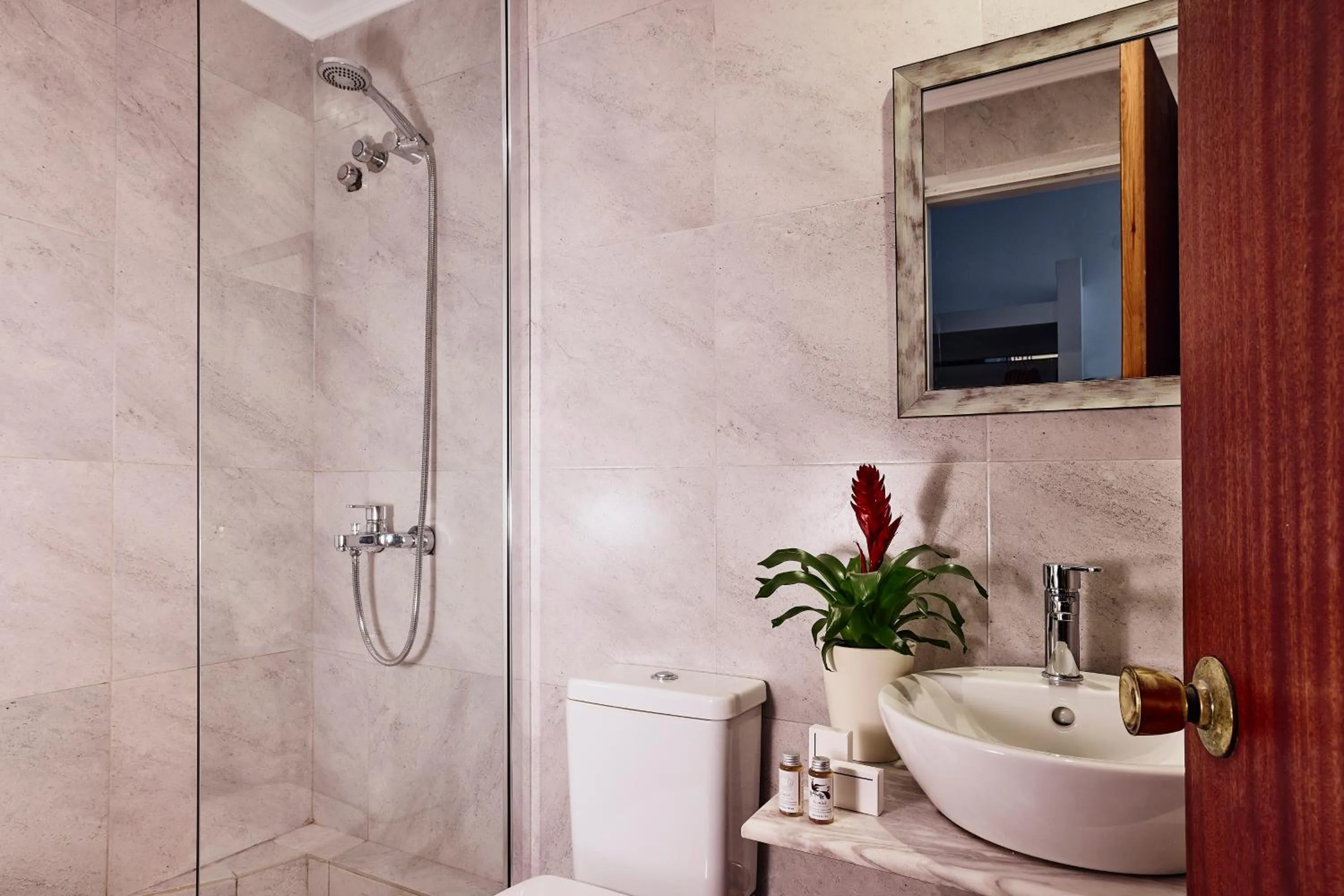 Bathroom in Capetan Giorgantas