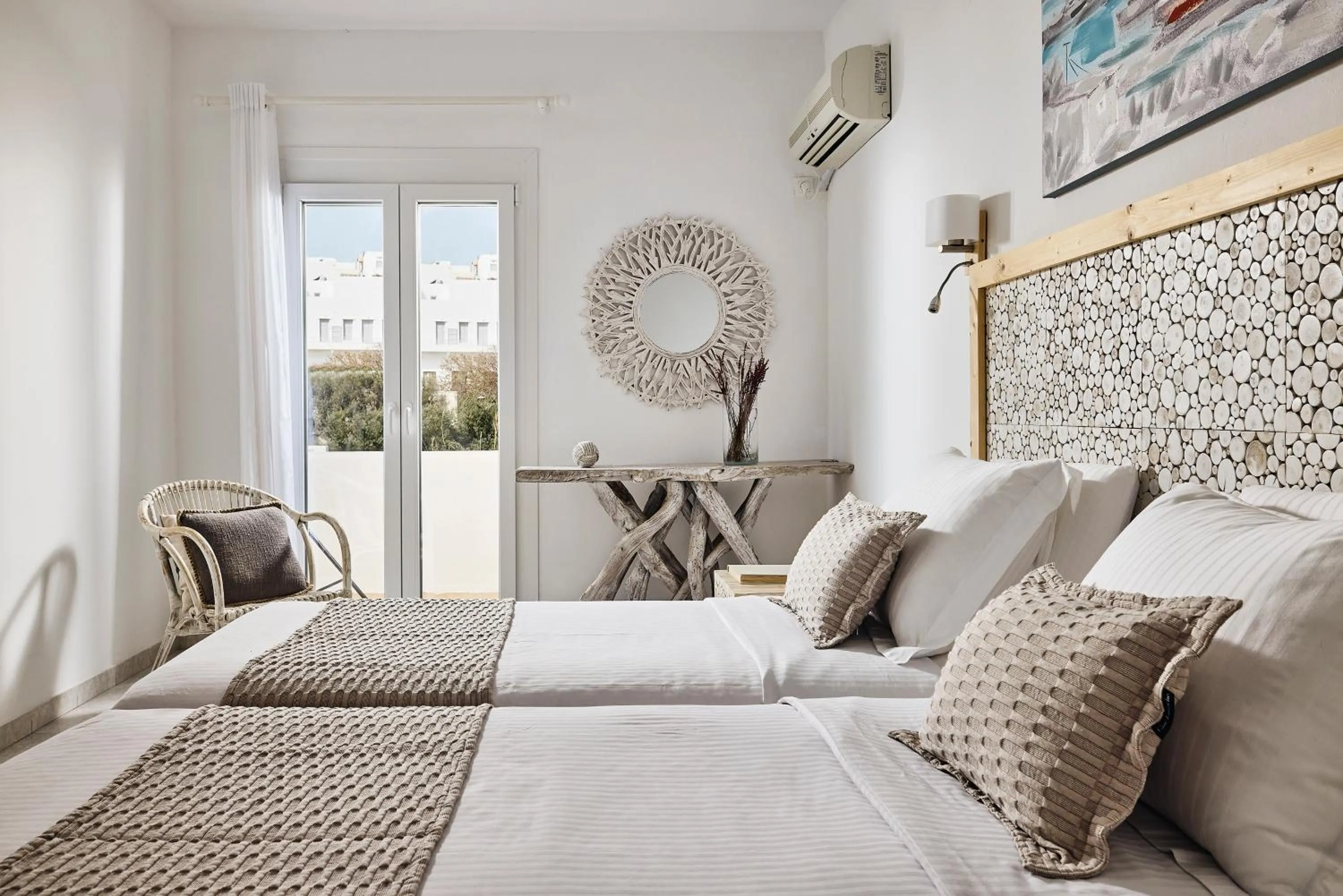 Photo of the whole room, Bed in Capetan Giorgantas