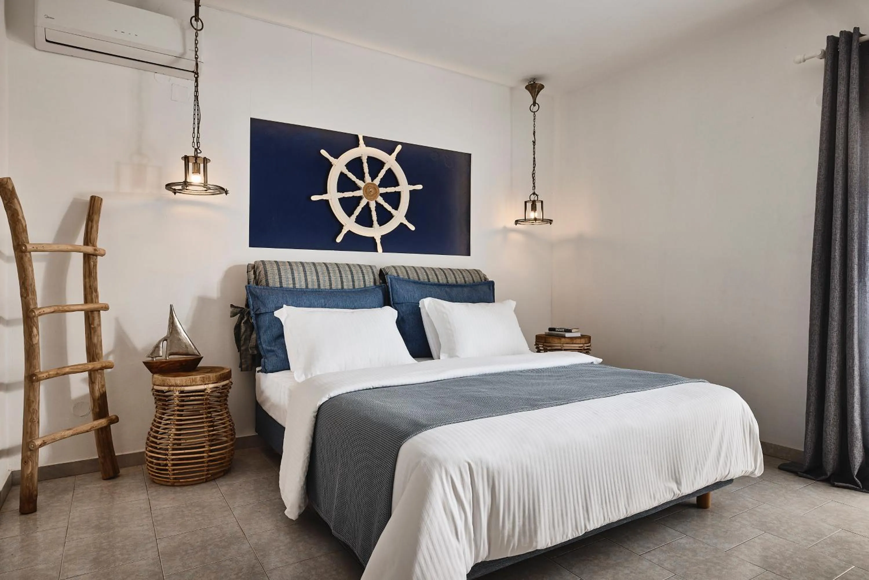 Photo of the whole room, Bed in Capetan Giorgantas