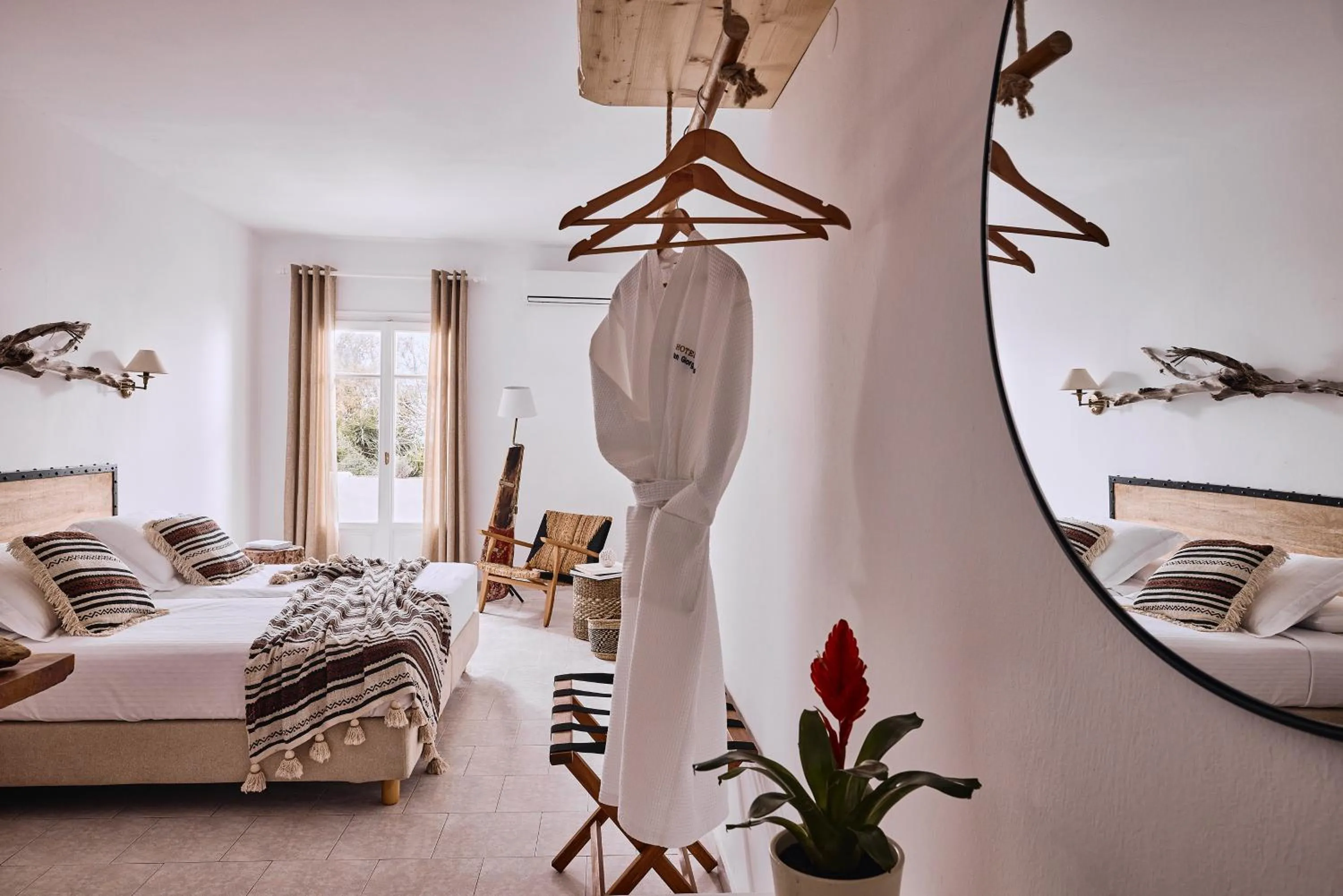 Photo of the whole room, Bed in Capetan Giorgantas