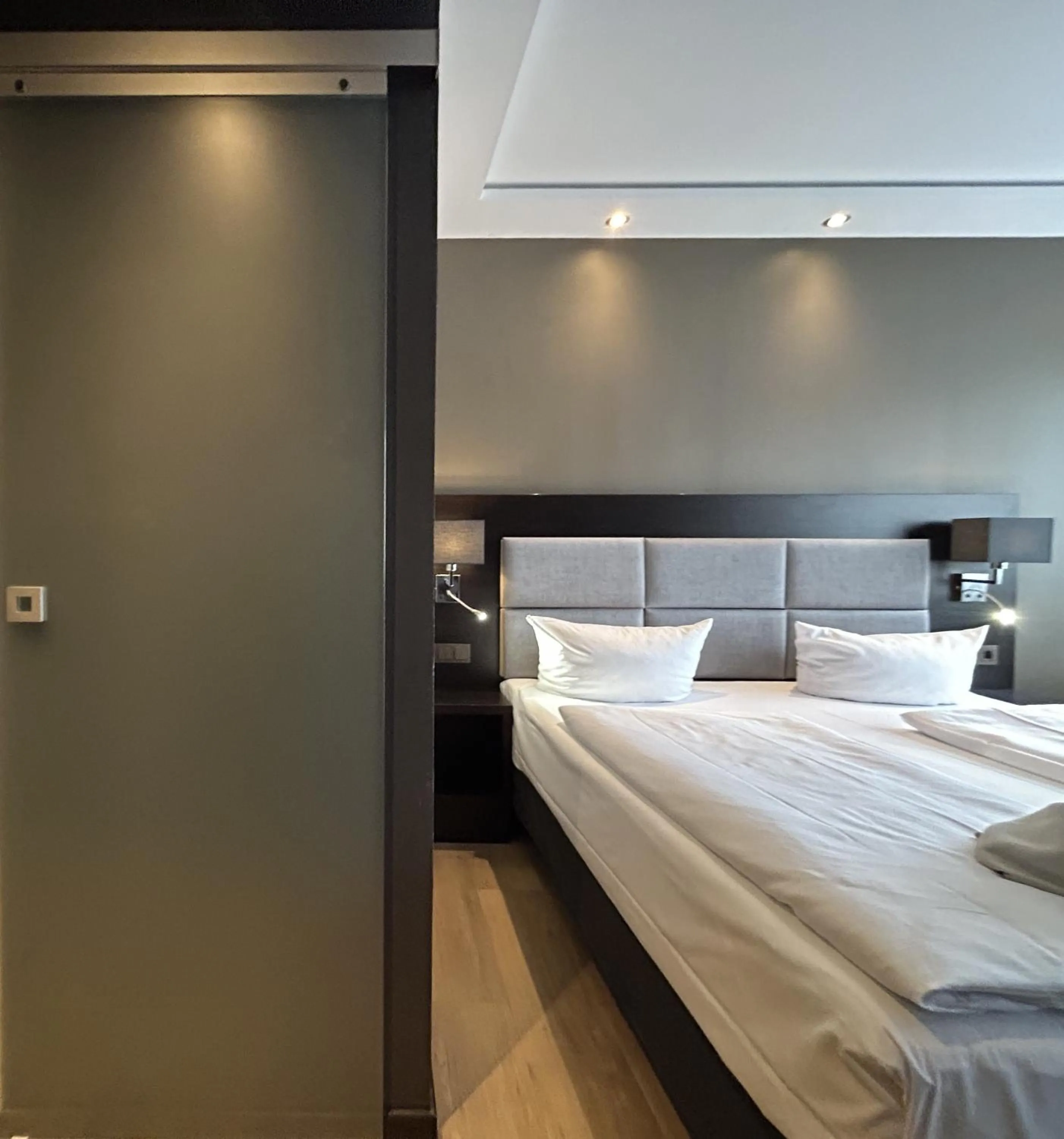 Photo of the whole room, Bed in Hotel am Karlstor