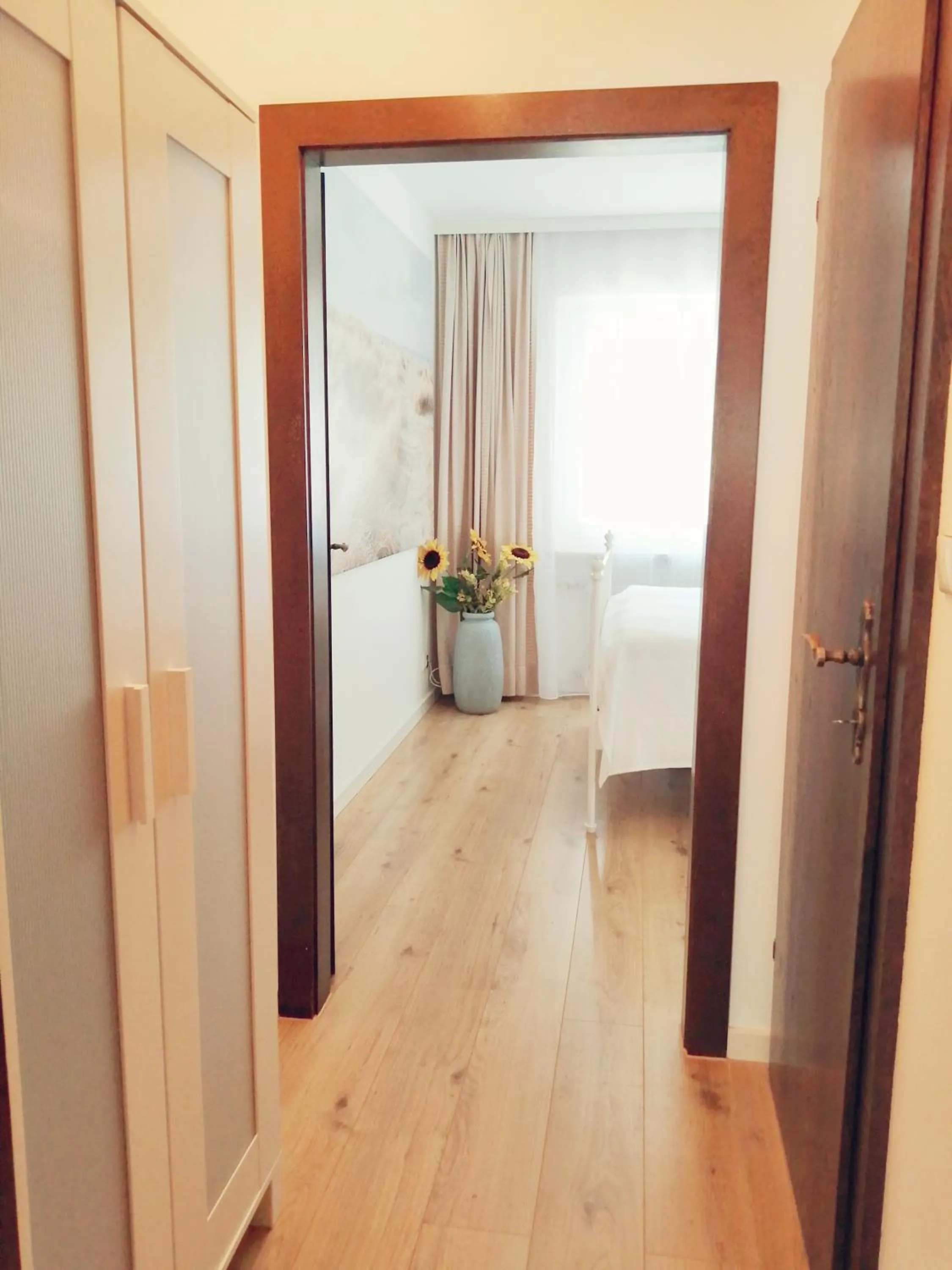 Bedroom, Bed in Hillside Rooms