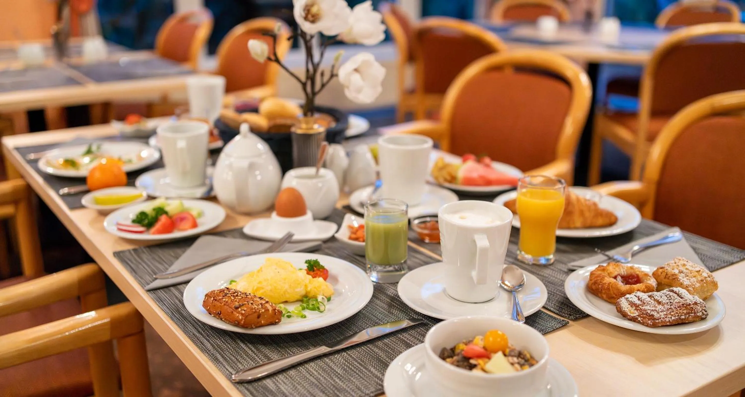 Breakfast in AMBER HOTEL Chemnitz Park