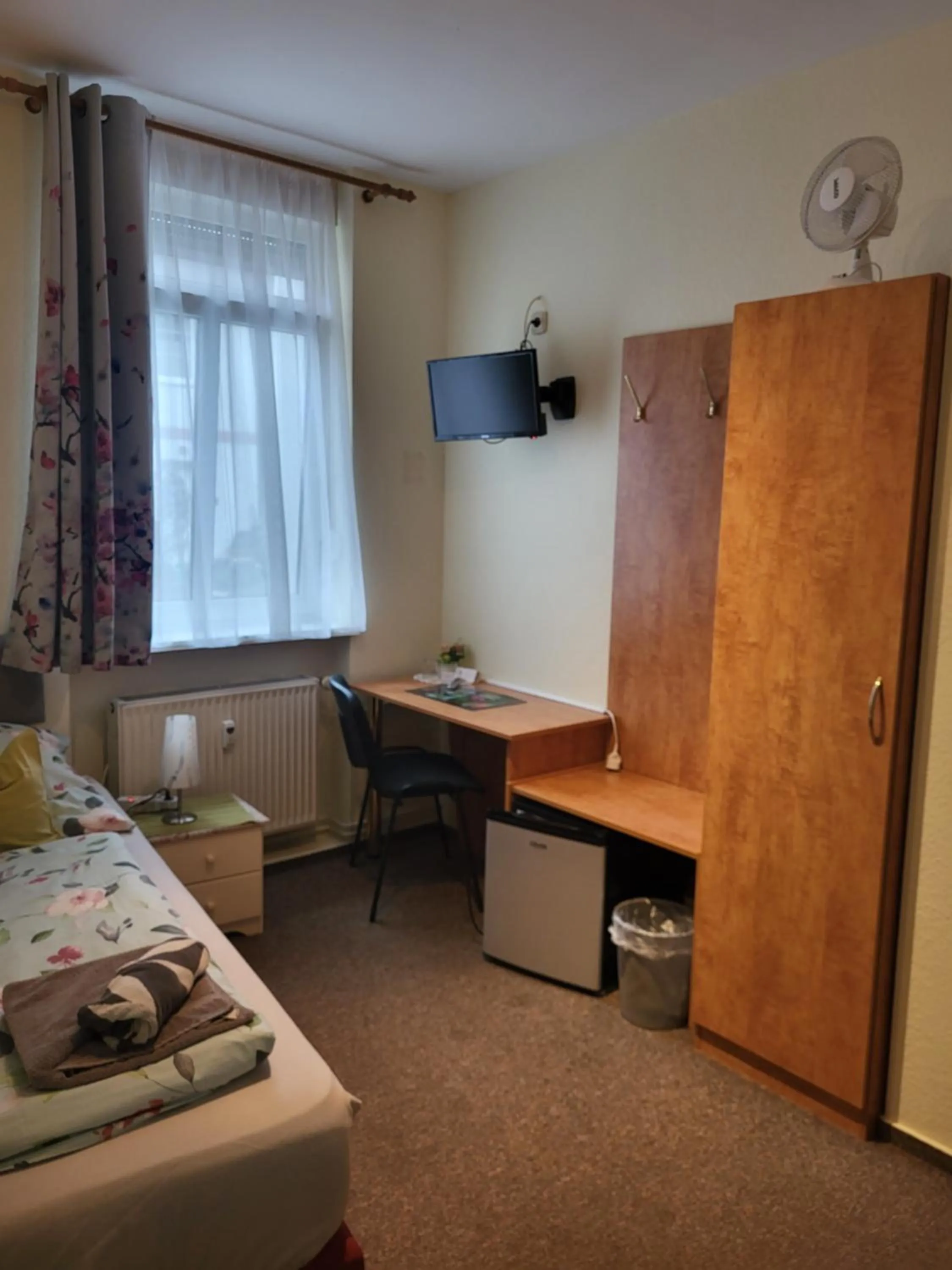 Photo of the whole room, Bed in Pension Hubertus