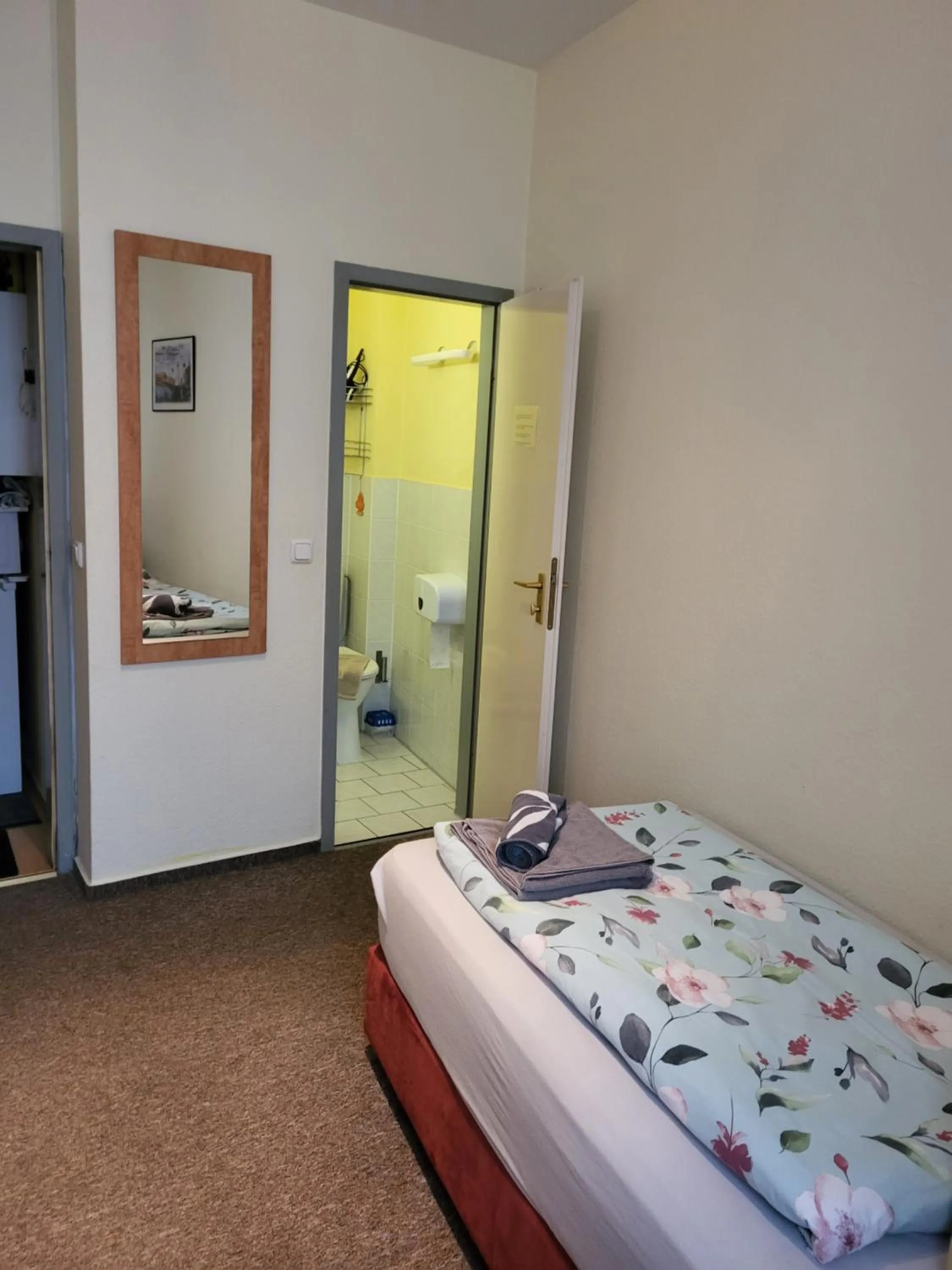 Photo of the whole room, Bed in Pension Hubertus