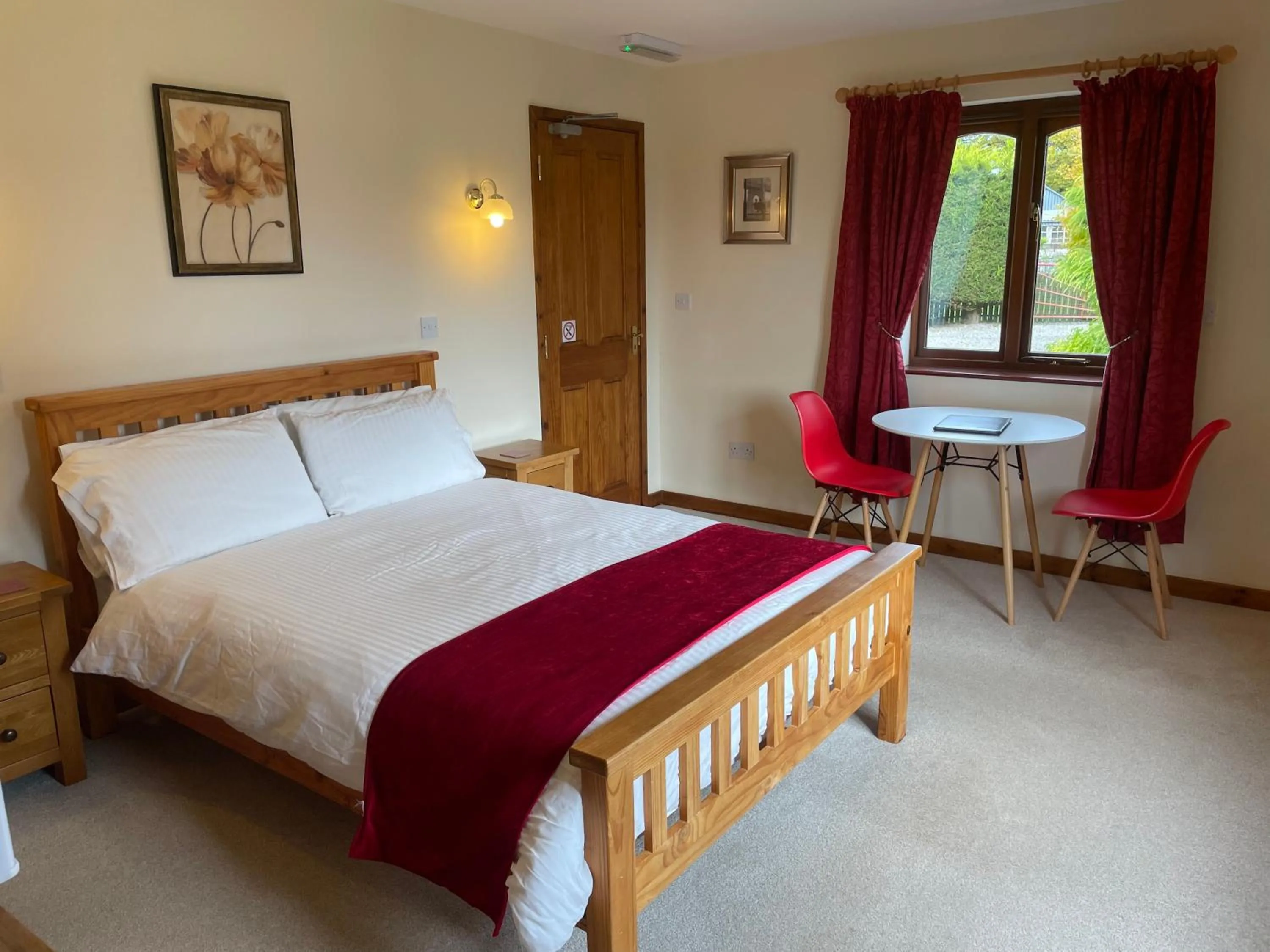 Photo of the whole room, Bed in Sunset House Bed and Breakfast