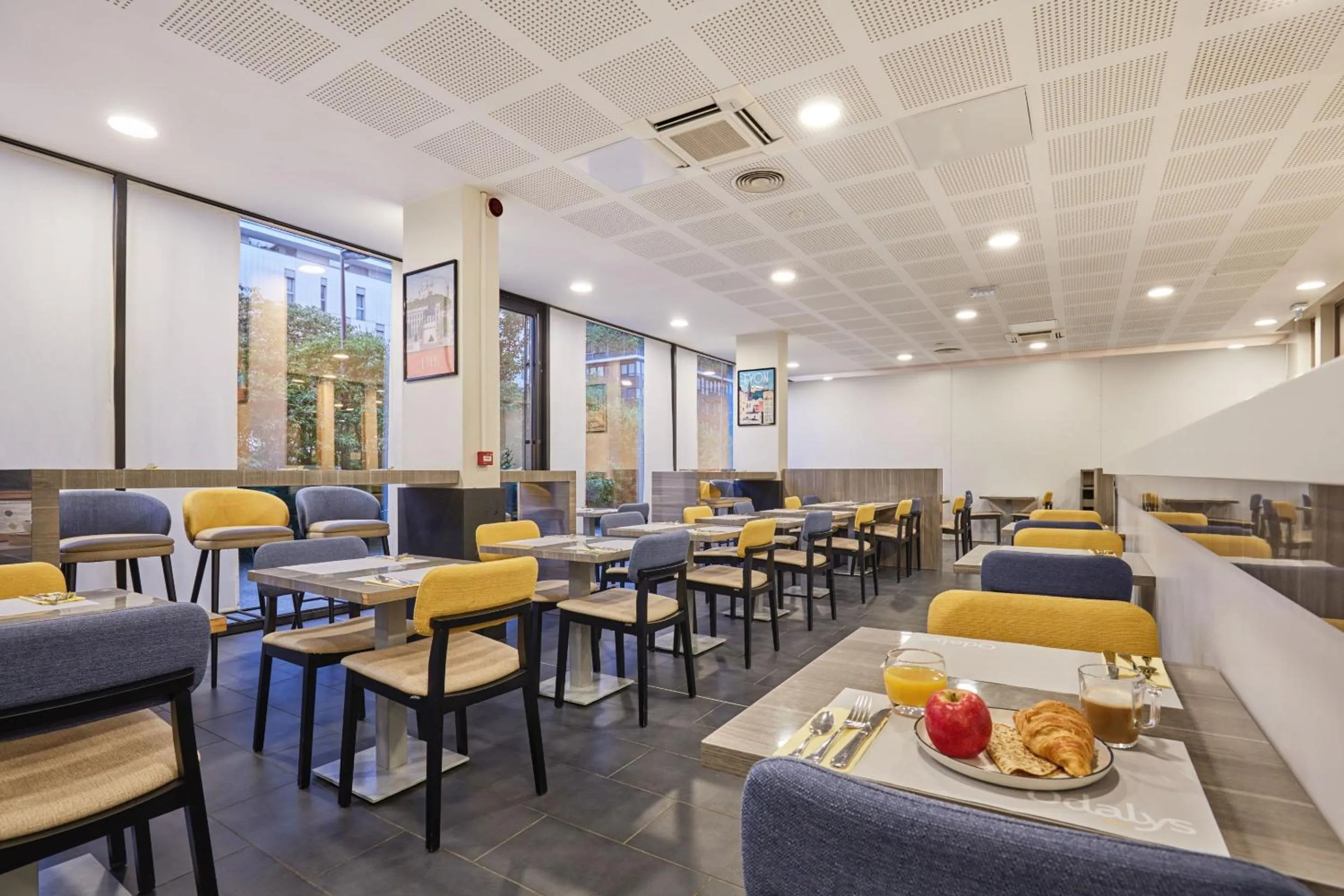 Seating area in Appart'hôtel Odalys City - Lyon Centre Confluence