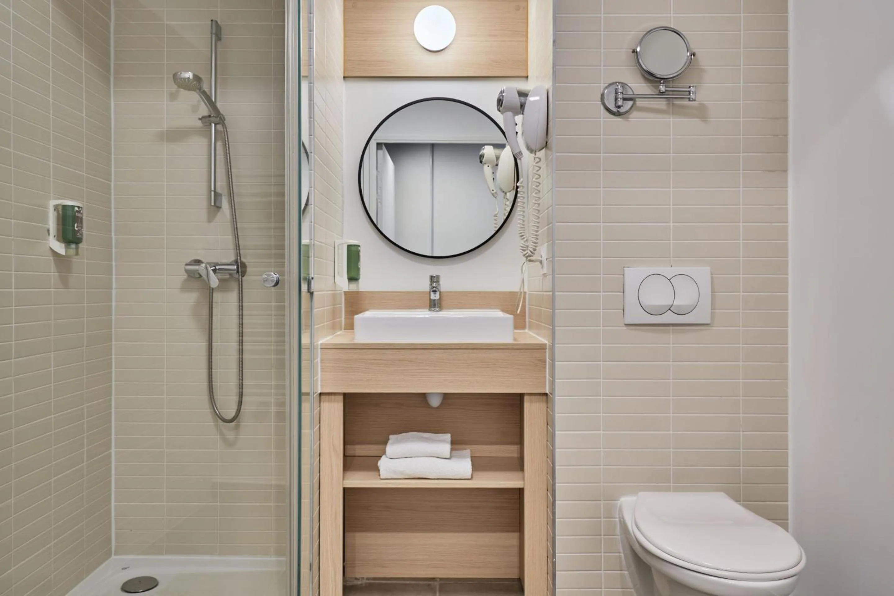 Shower in Appart'hôtel Odalys City - Lyon Centre Confluence