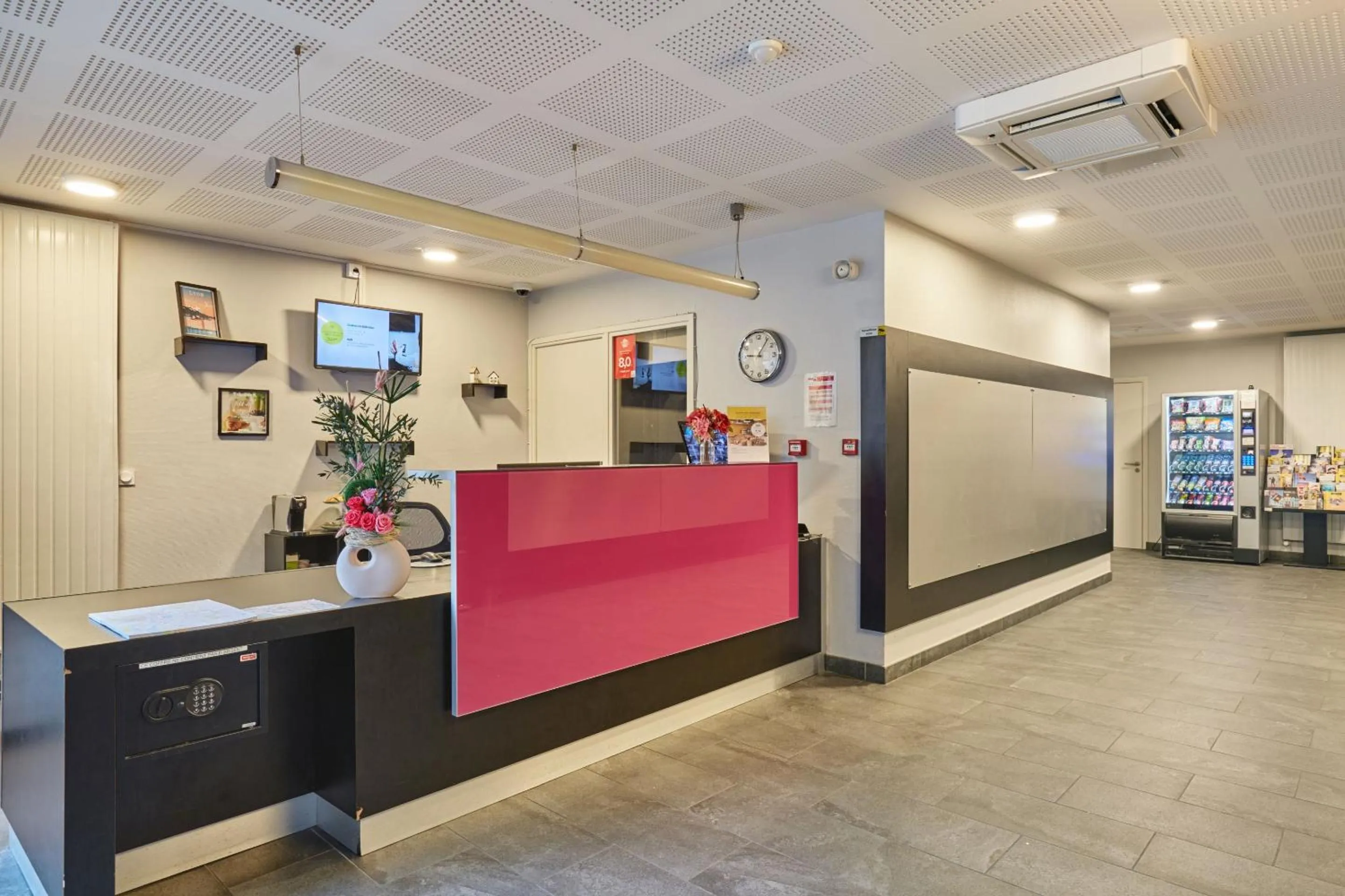 Lobby or reception in Appart'hôtel Odalys City - Lyon Centre Confluence