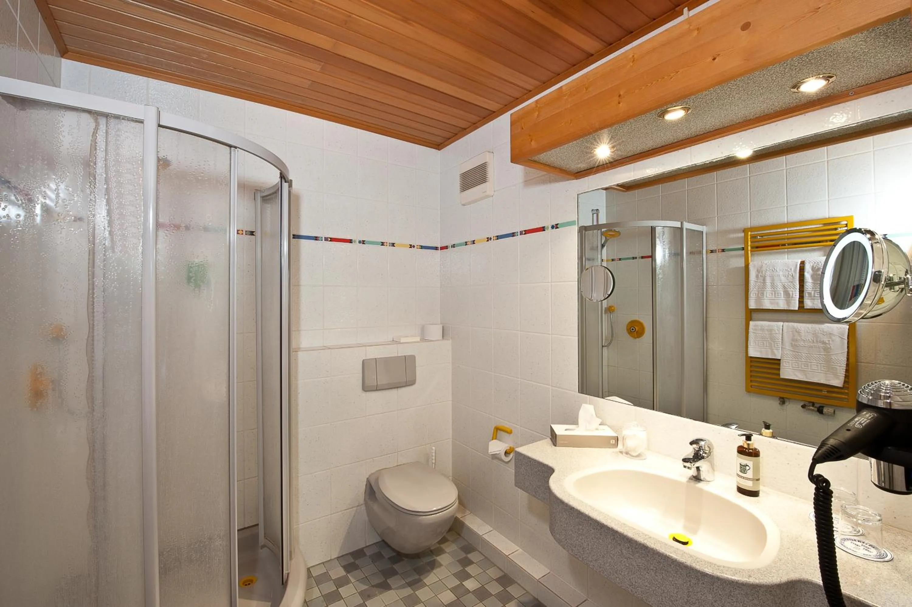 Bathroom in Hotel & Brauereigasthof Drei Kronen