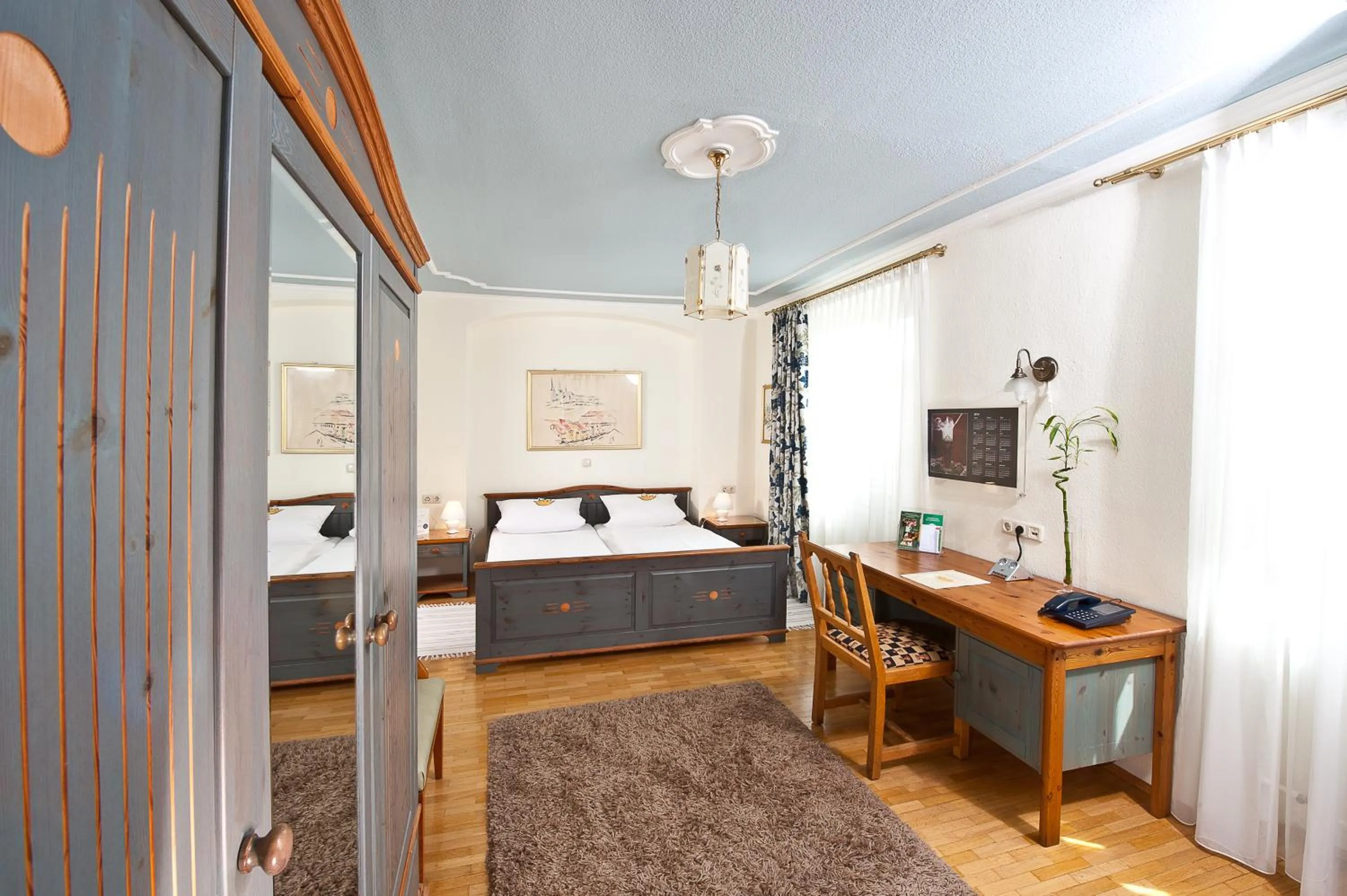 Photo of the whole room, Bed in Hotel & Brauereigasthof Drei Kronen