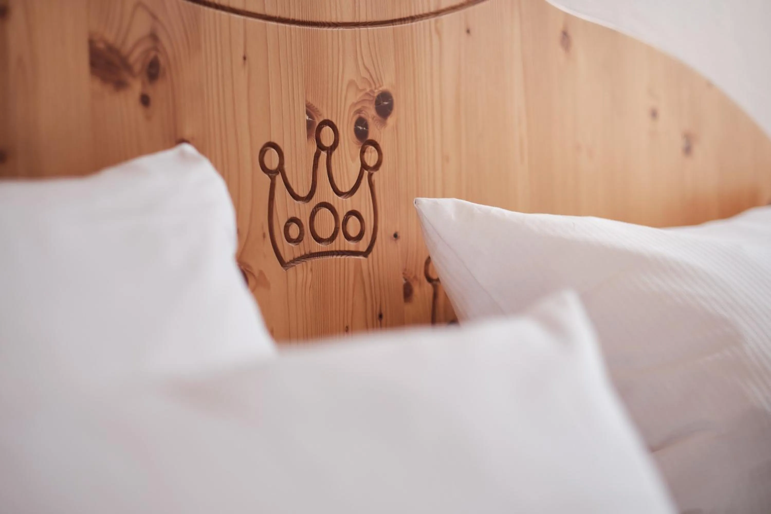 Decorative detail, Bed in Hotel & Brauereigasthof Drei Kronen