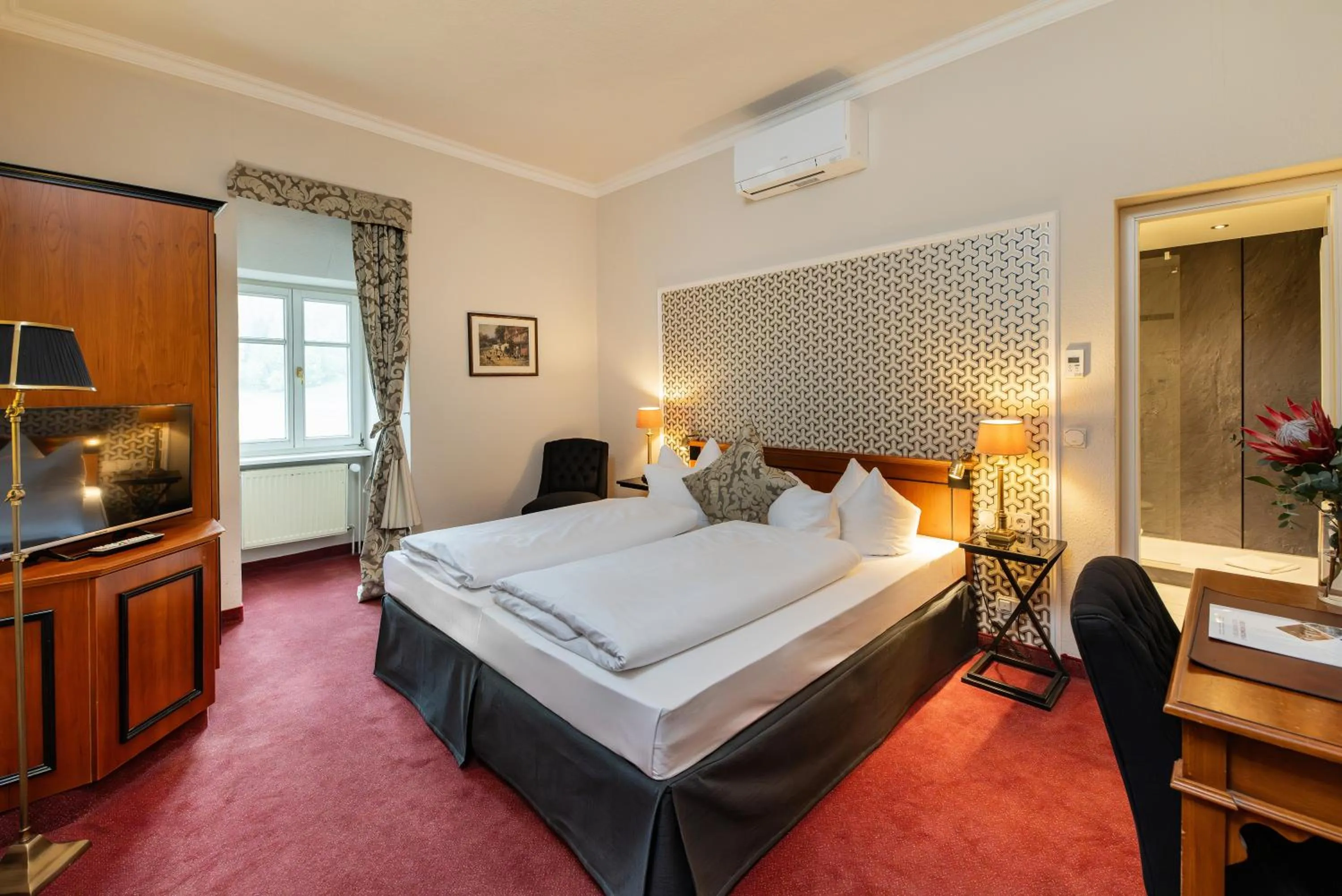 Photo of the whole room, Bed in Hotel Kaiserhof Eisenach