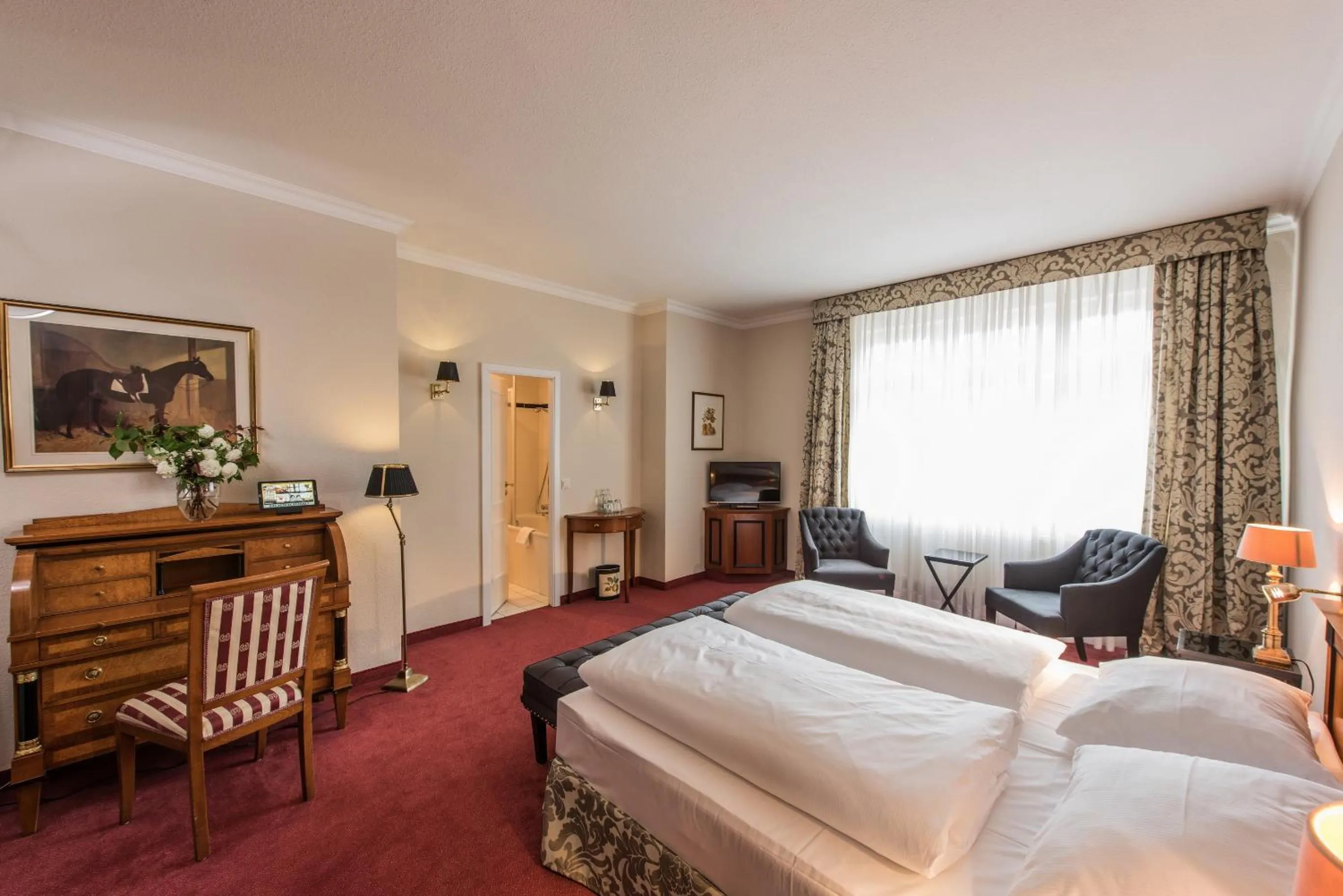 Photo of the whole room, Bed in Hotel Kaiserhof Eisenach