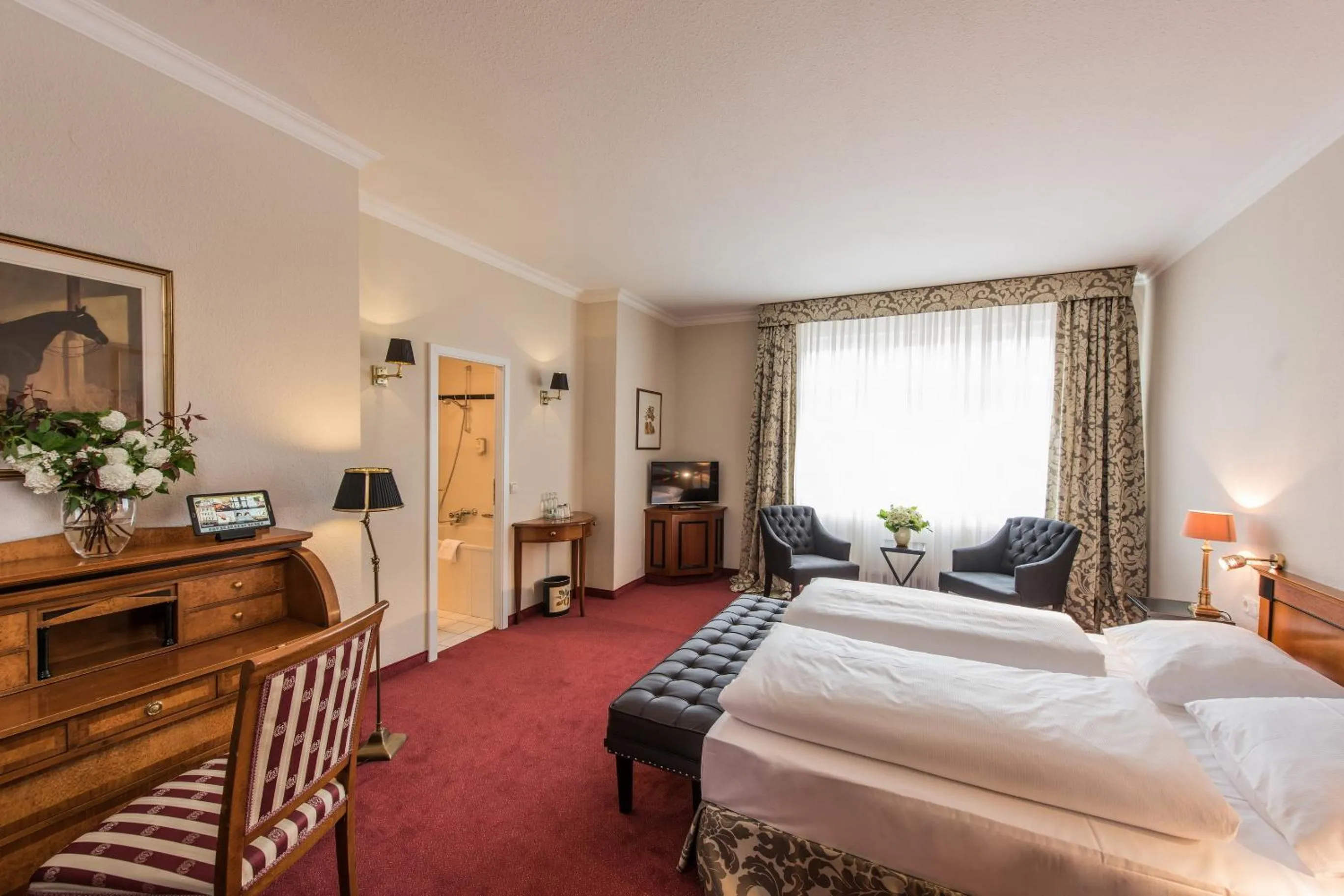 Photo of the whole room, Bed in Hotel Kaiserhof Eisenach